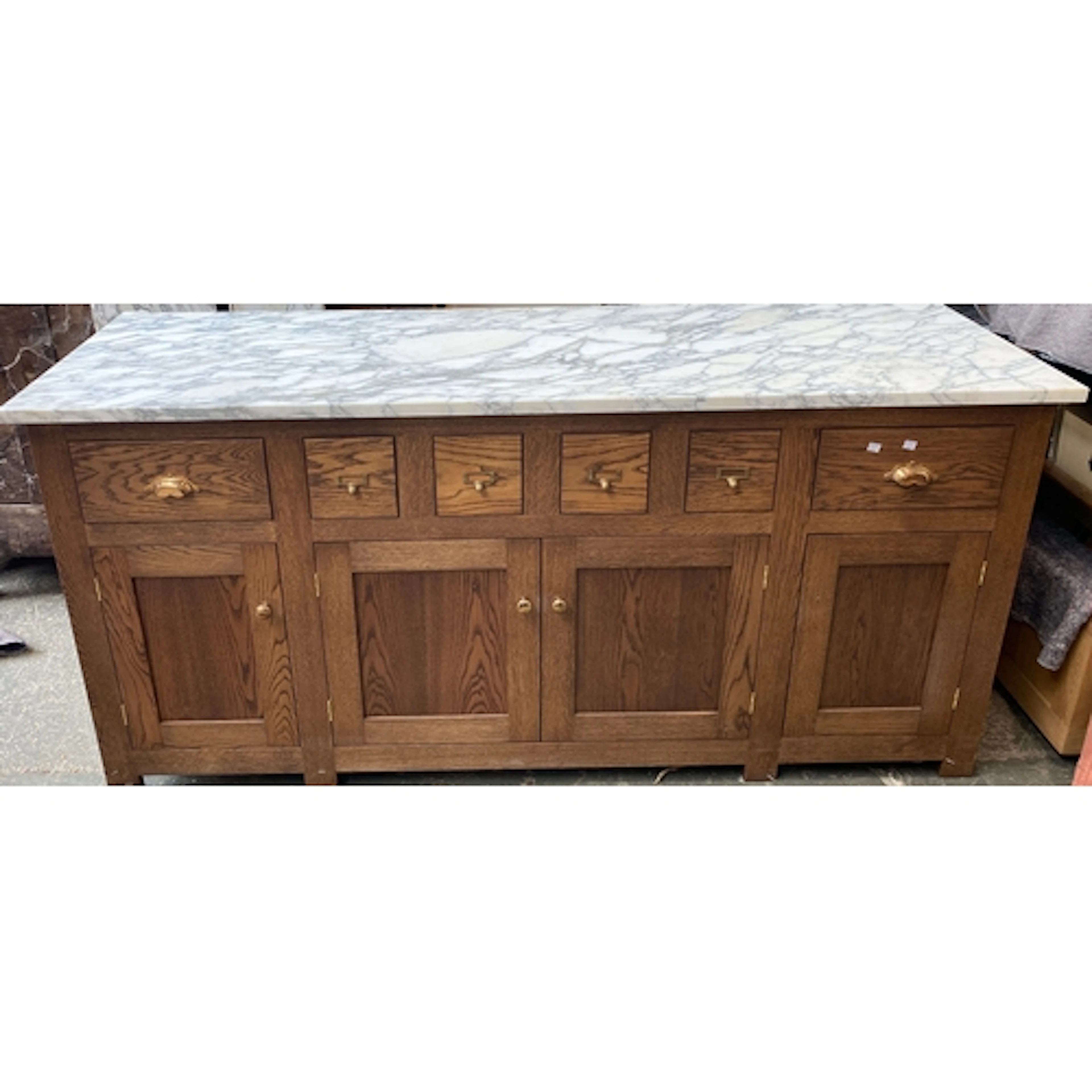 A very high quality solid wood modern kitchen unit with whit...