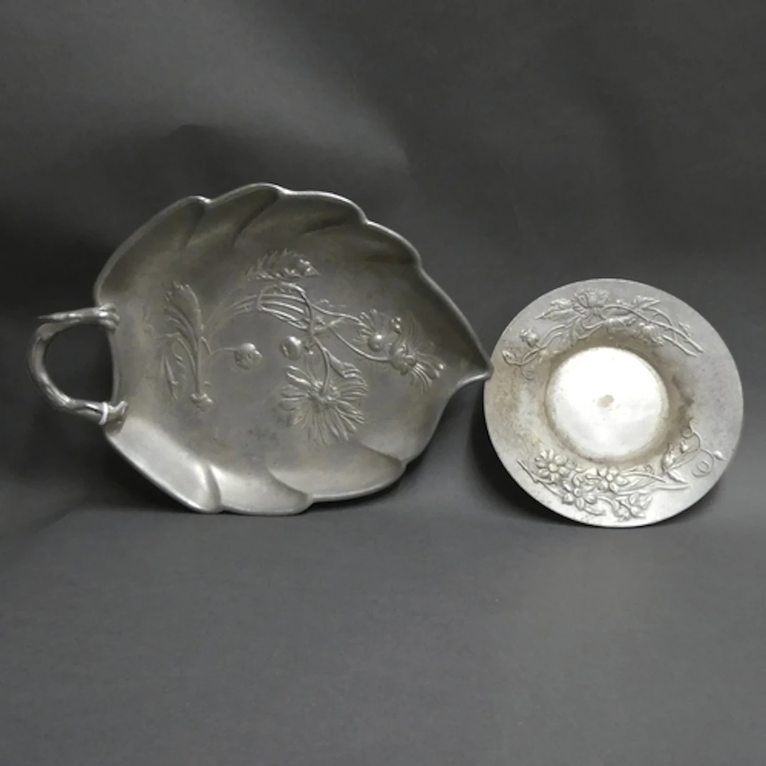 KAYSERZINN - An Art Nouveau pewter leaf design footed dish, ...