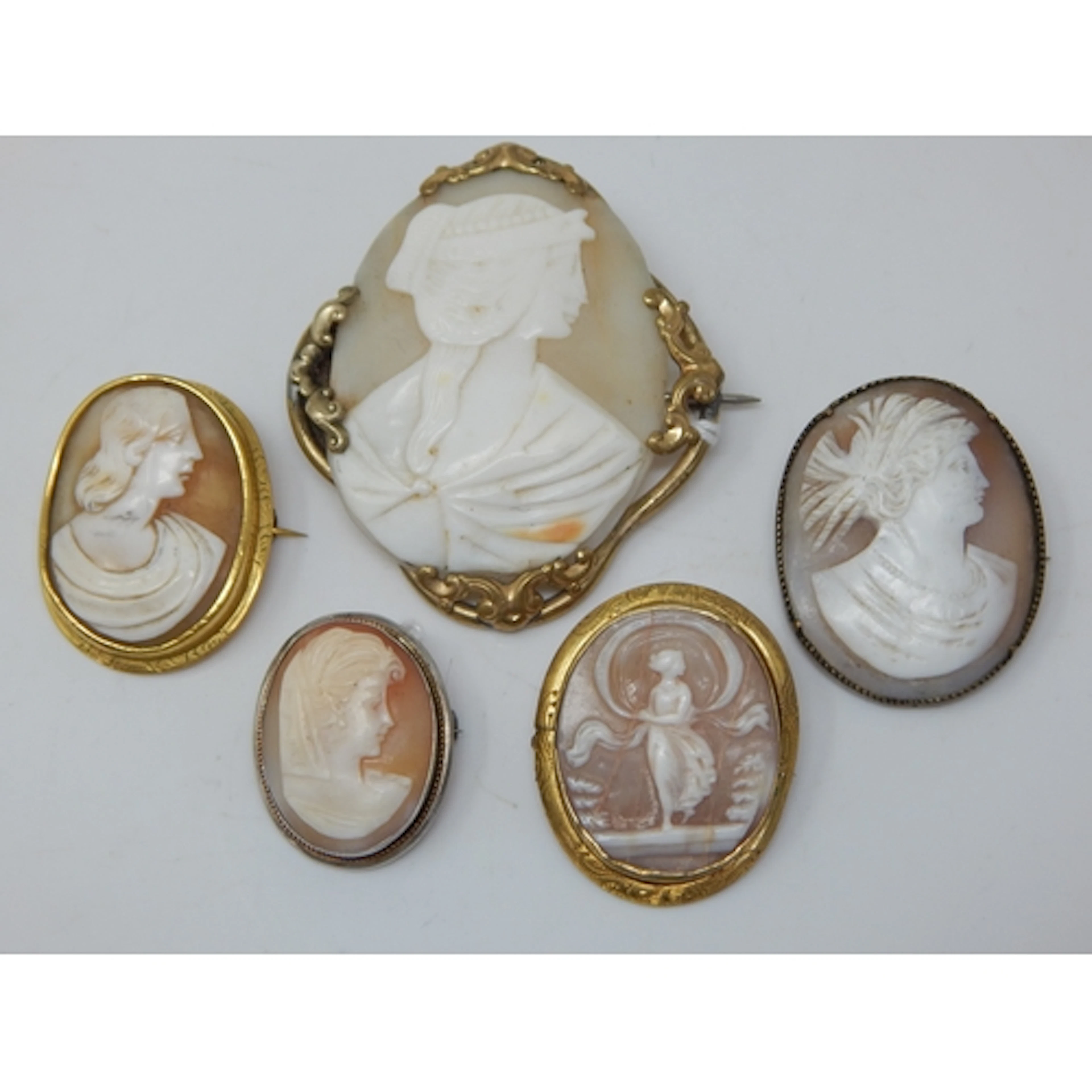 5 x Vintage Cameo Brooches