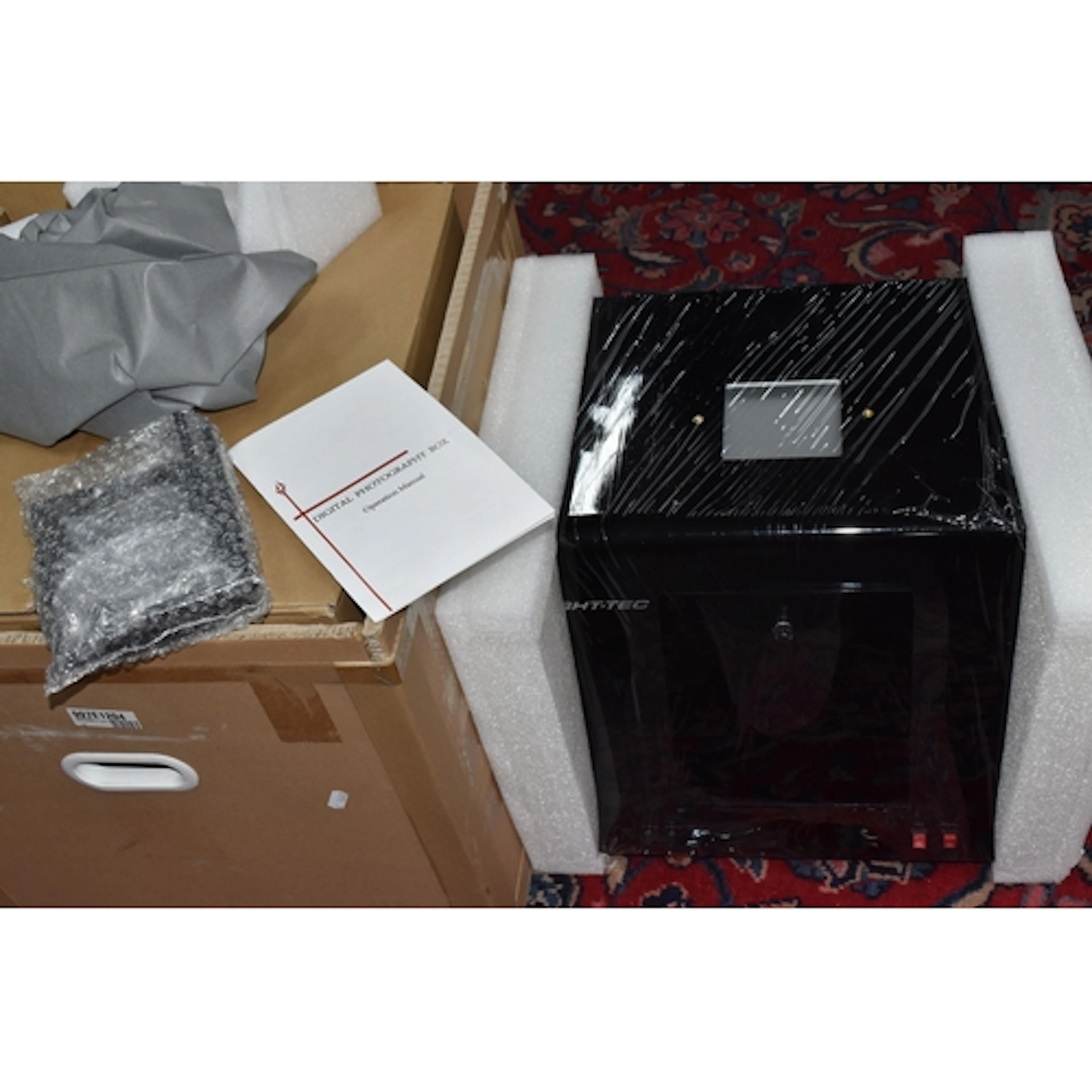 A BOXED LARGE JEWELLERY PHOTOGRAPHY LIGHT BOX, missing plug,...