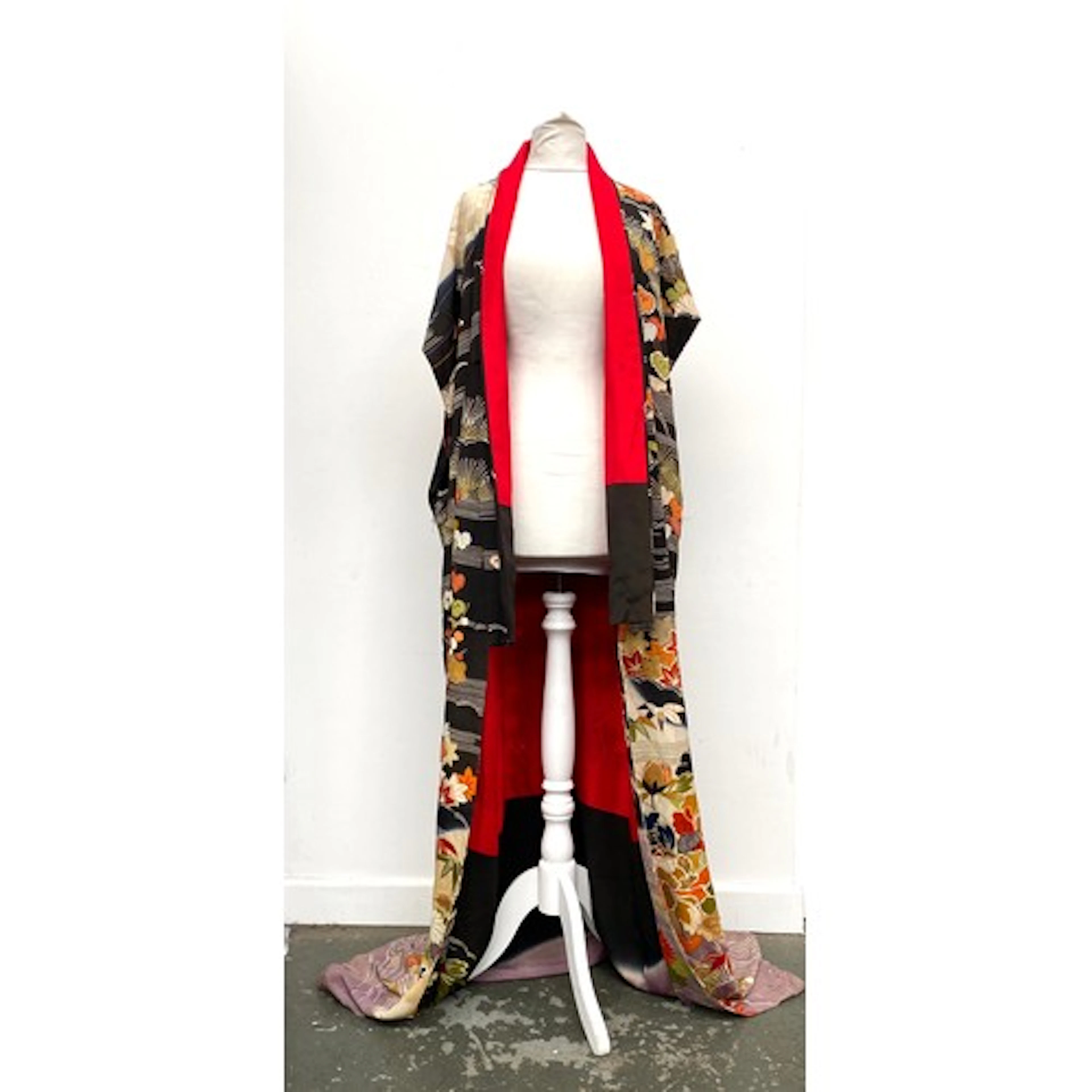 An early 20th century Japanese kimono with unattached sleeve...
