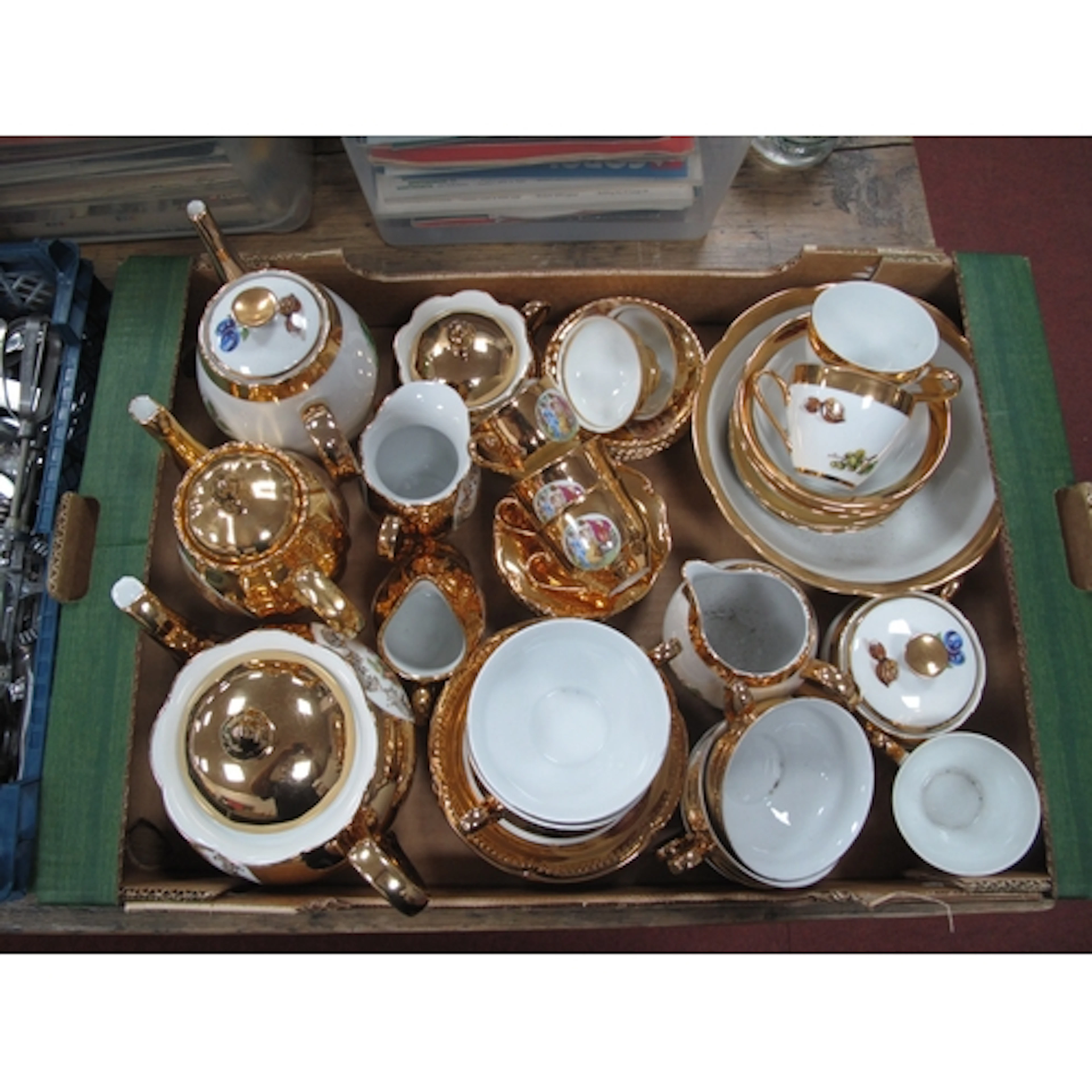 Speltman Gilt Teaware, of fifteen pieces. Bavarian coffee se...