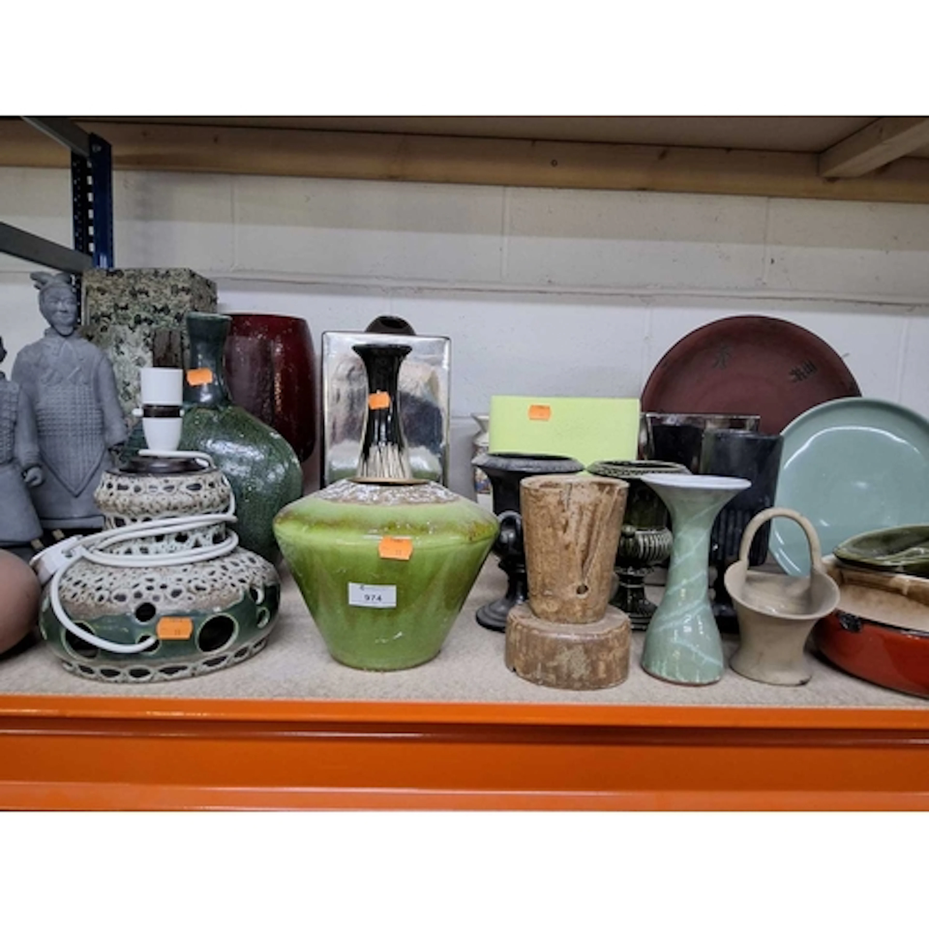 A SMALL GROUP OF VINTAGE CERAMICS to include a mid-century W...
