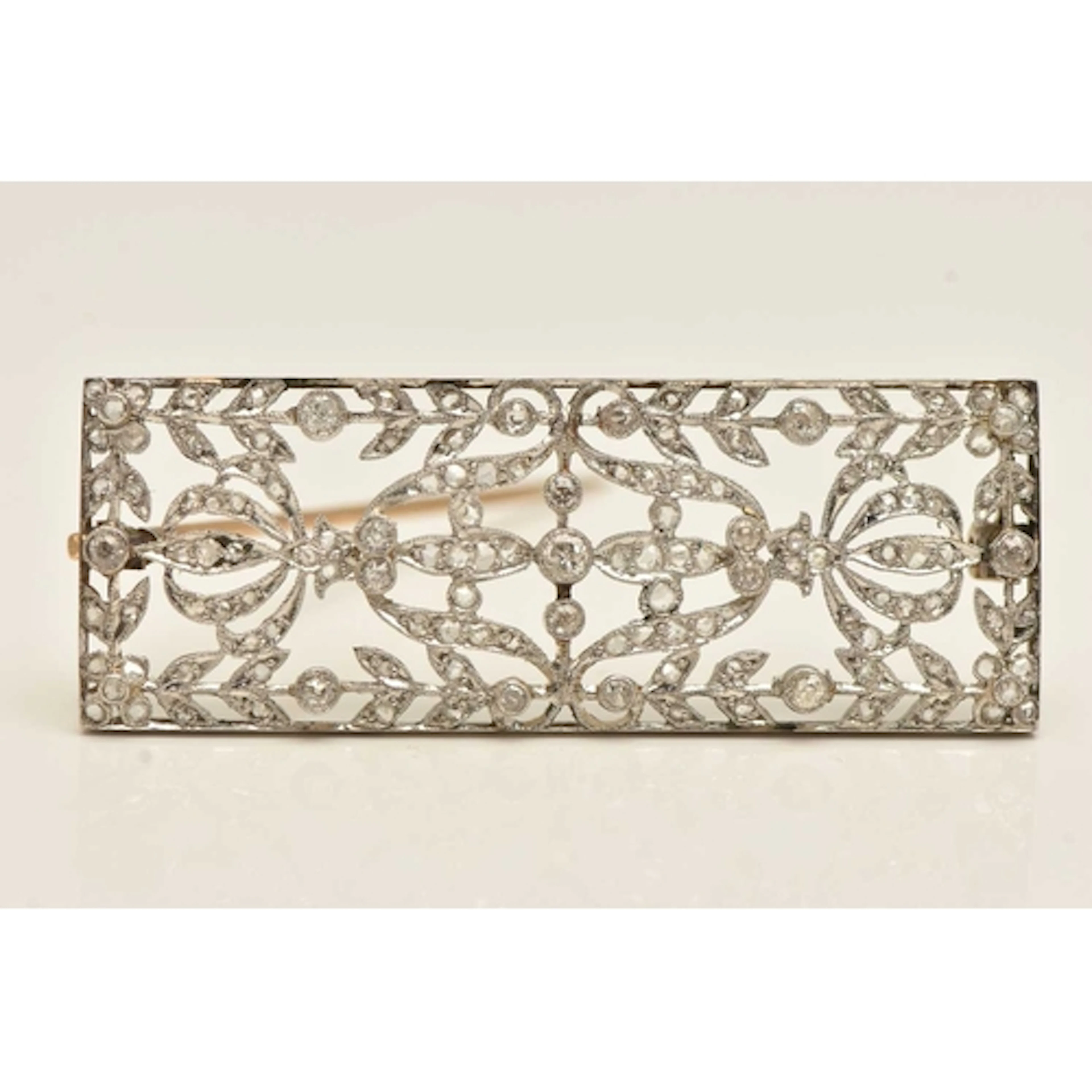 AN EARLY 20TH CENTURY DIAMOND BROOCH, a circa 1930s rectangu...