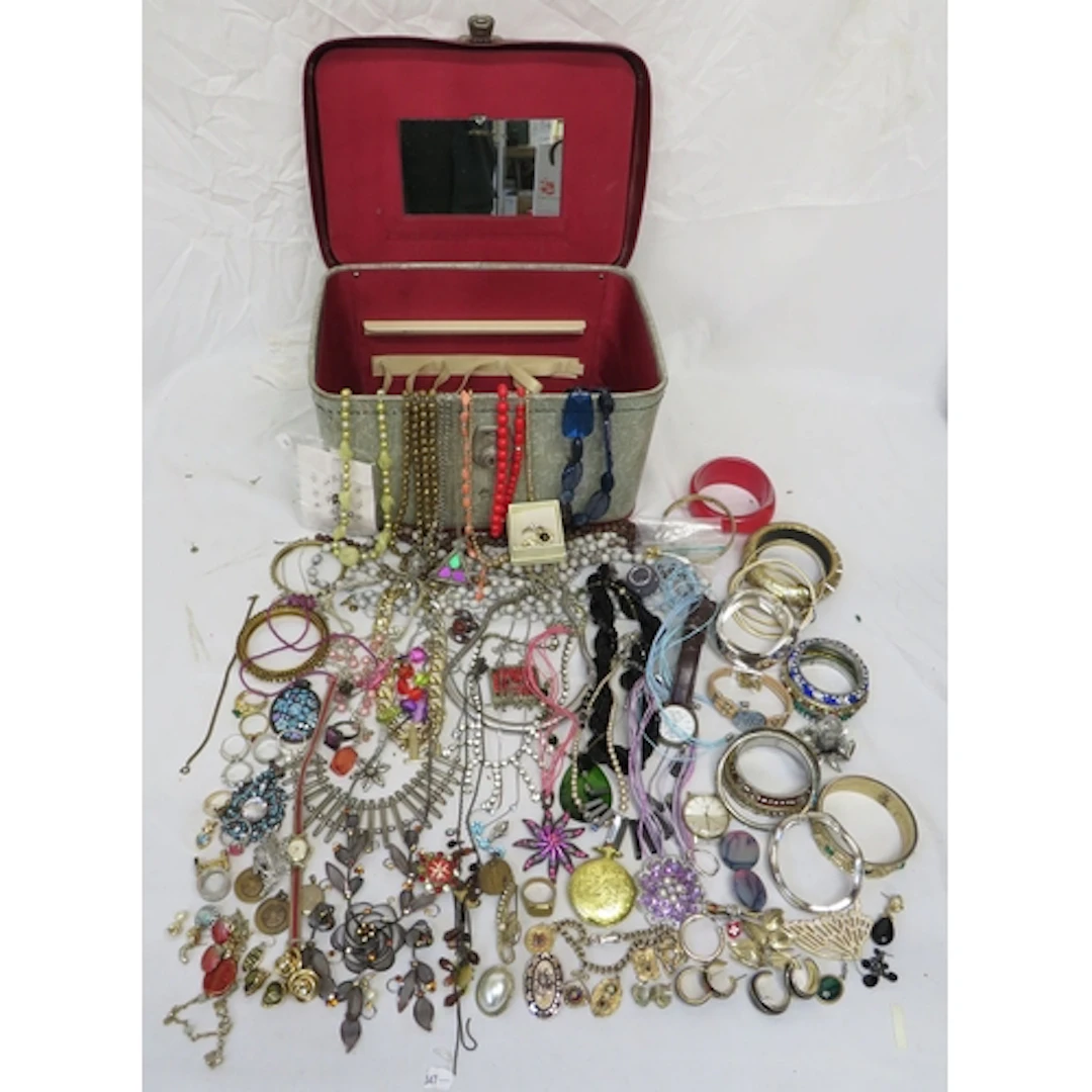 Costume Jewellery incl. Indian style bangles, large gold ton...