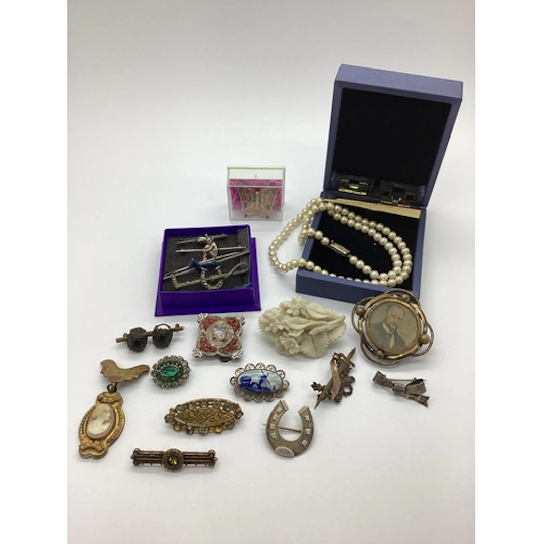 A Collection of Victorian and Later Brooches, including a ha...