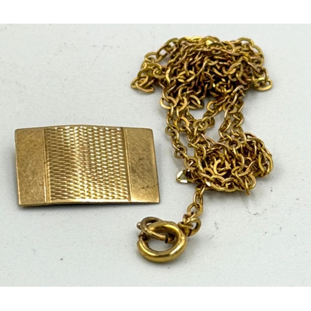 9ct gold fine necklace and part of a cuff link AF