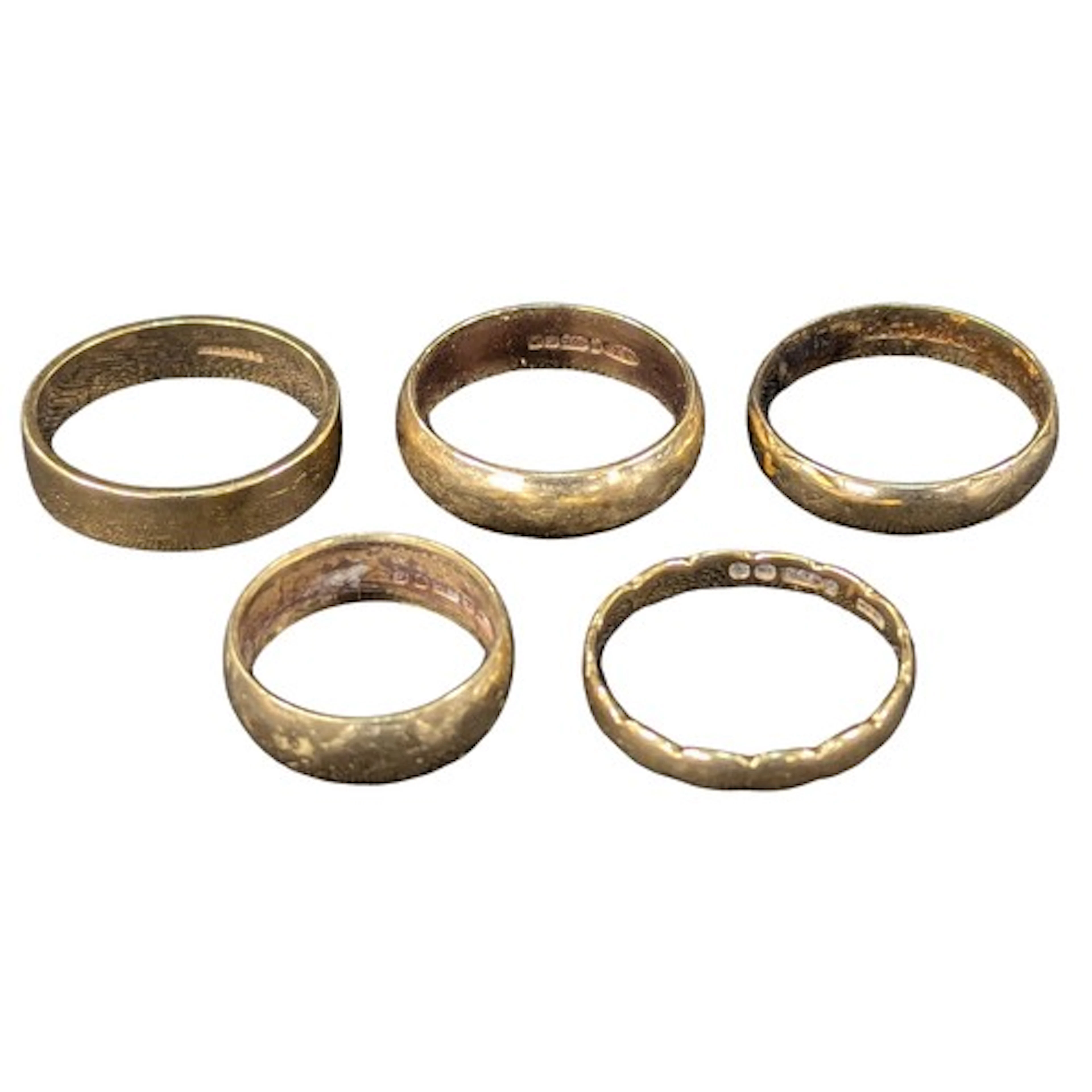 Rings - five 9ct gold wedding band including wavy edged exam...
