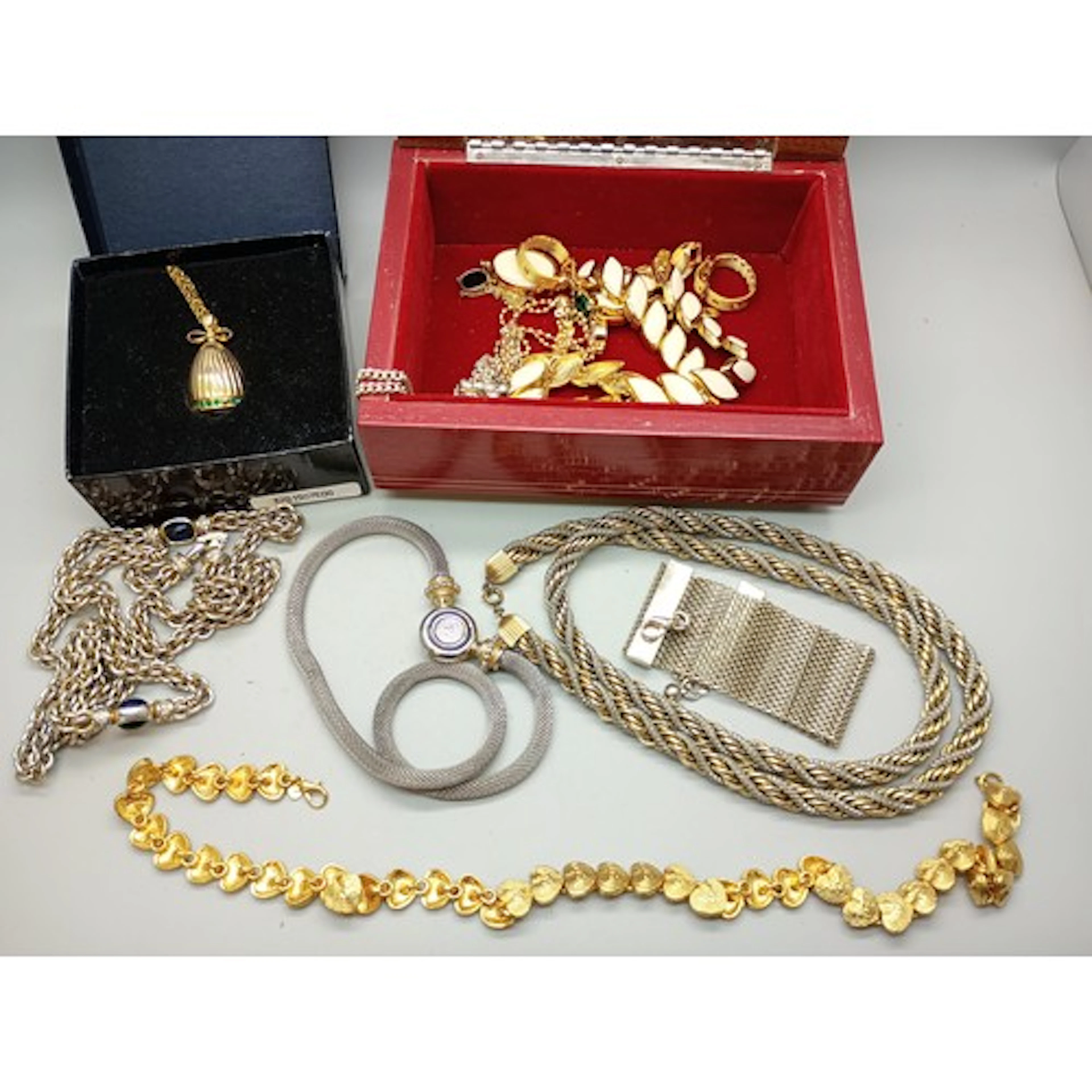 A collection of 1980s costume jewellery including a Joan Riv...