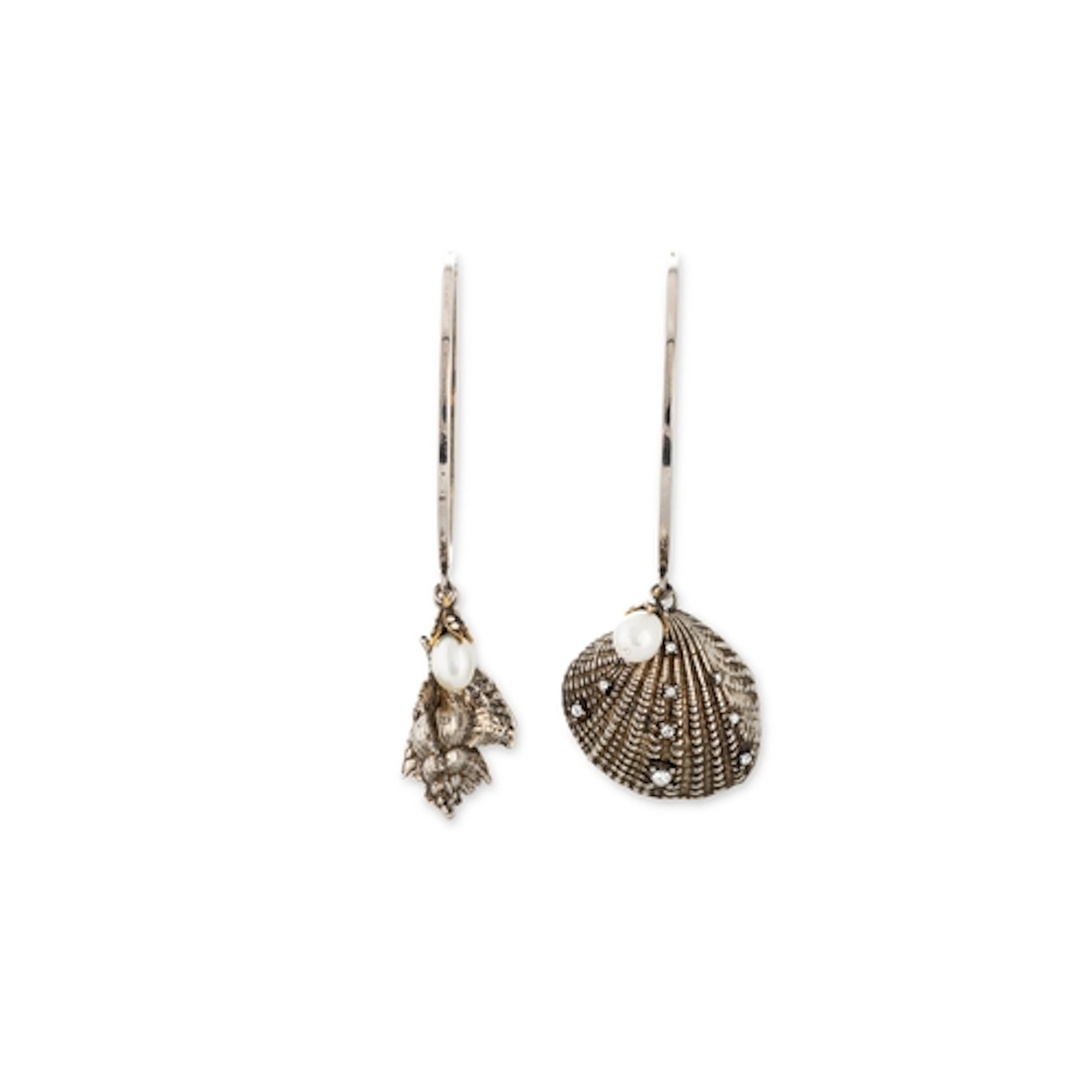 A PAIR OF ALEXANDER MCQUEEN COSTUME JEWELLERY DROP EARRINGS,...