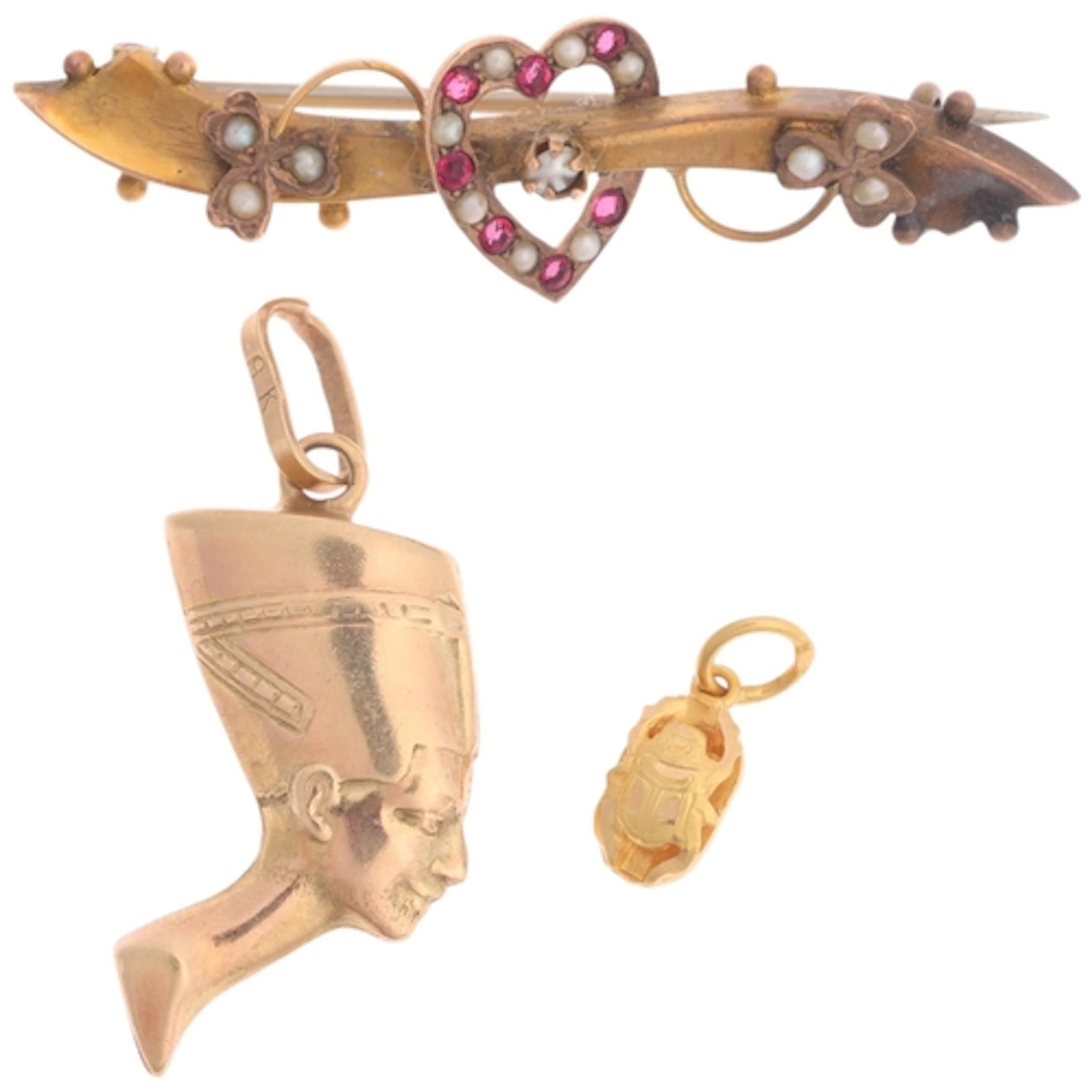 Various gold jewellery, comprising Egyptian 18ct gold scarab...