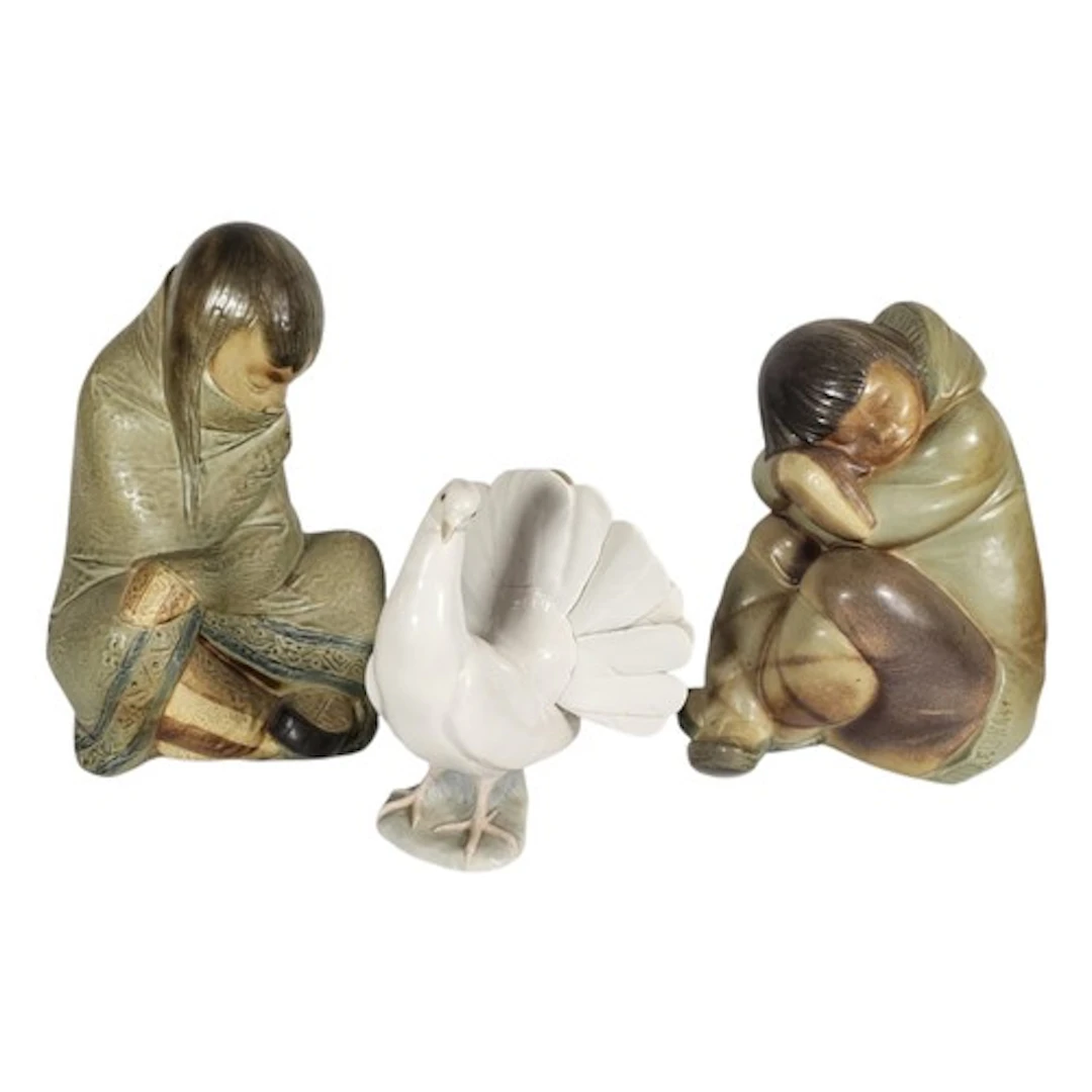 A COLLECTION OF THREE VINTAGE LLADRO PORCELAIN FIGURES Two l...