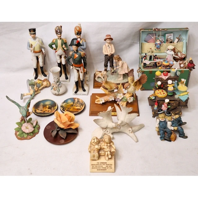 Musical Toy Box Figurine, composition musical figurine with ...