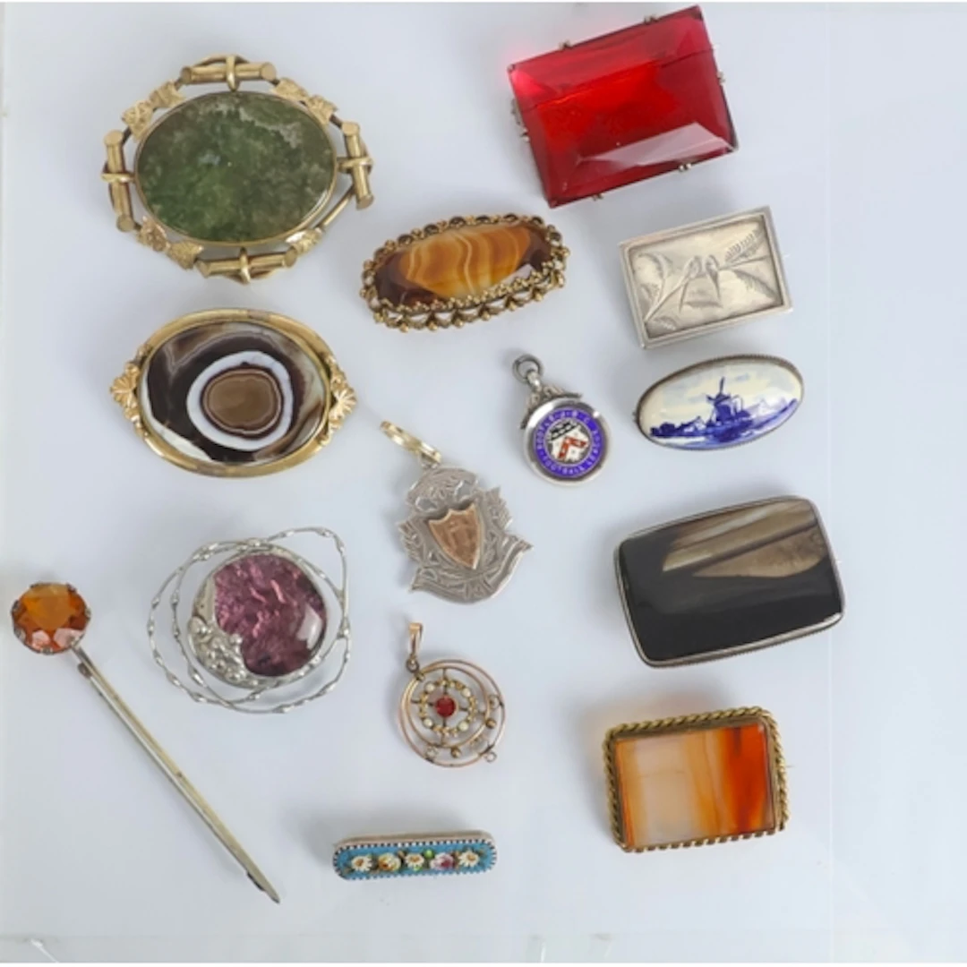 A selection of jewellery, including four agate brooches, of ...