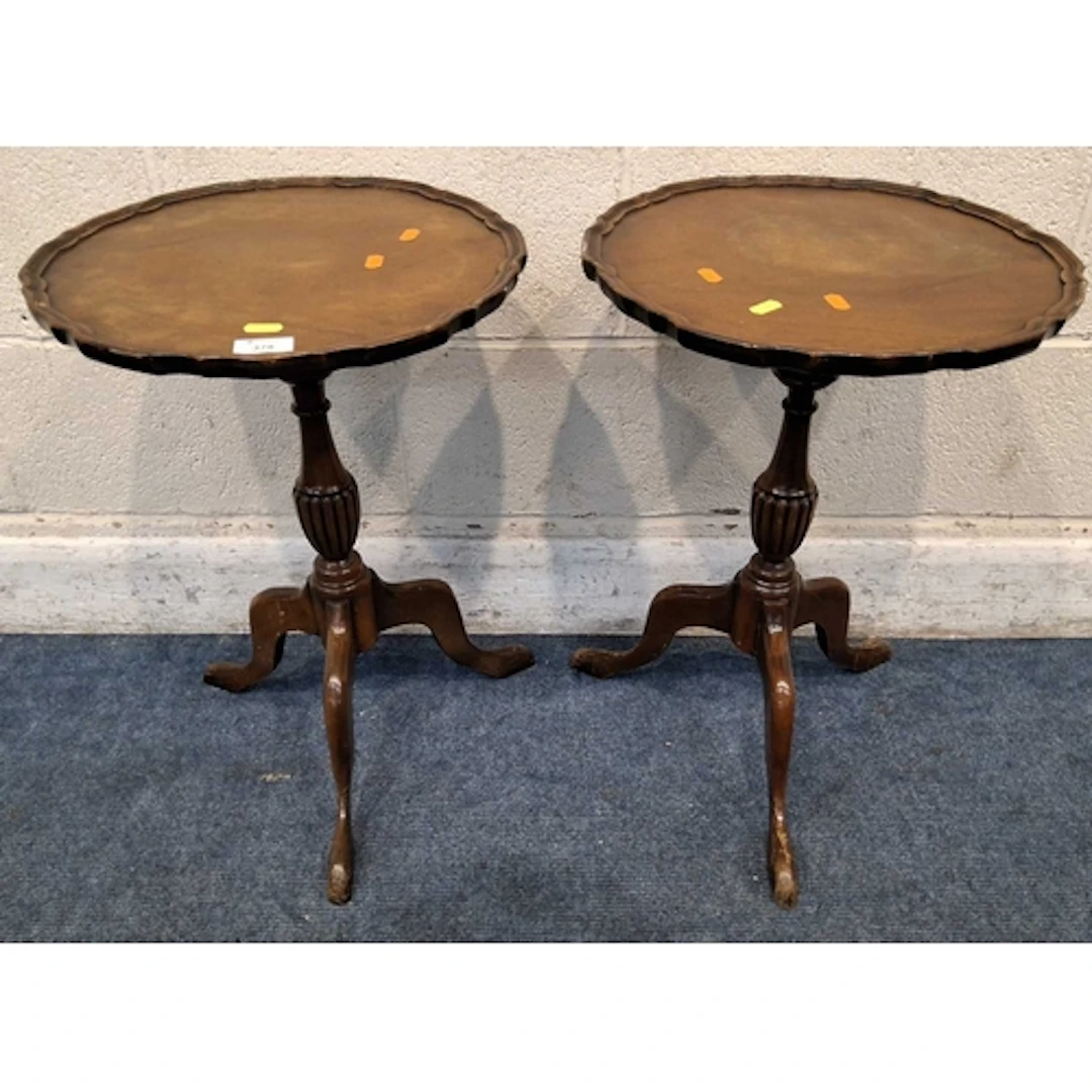 A PAIR OF REPRODUCTION MAHOGANY DISH TOP TRIPOD TABLES, with...