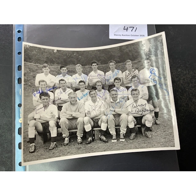 Tottenham Signed 60/61 Football Photo: 8 x 6 inch photo with...