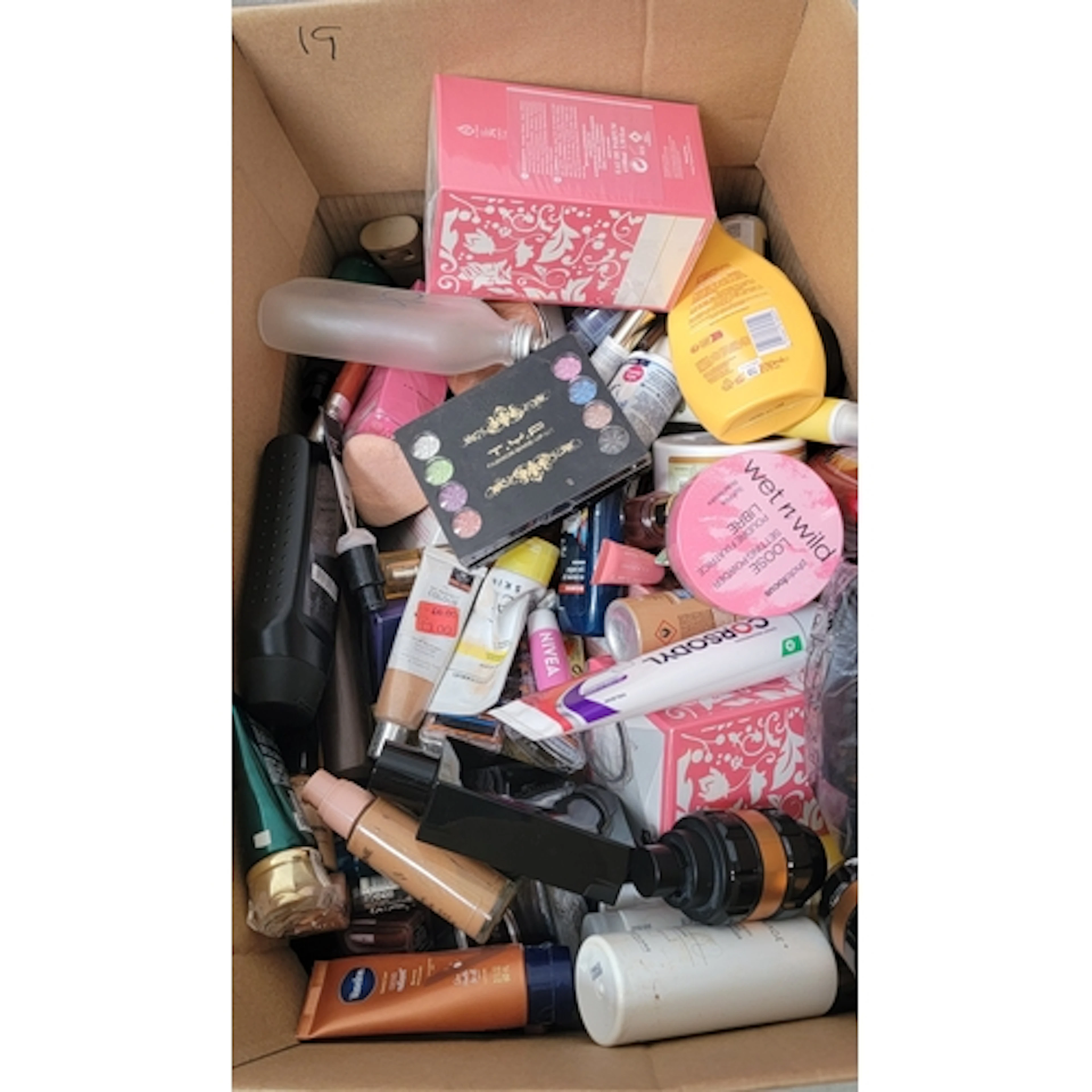 ONE BOX OF TOILETRIES AND COSMETICS including Gucci, Calvin...