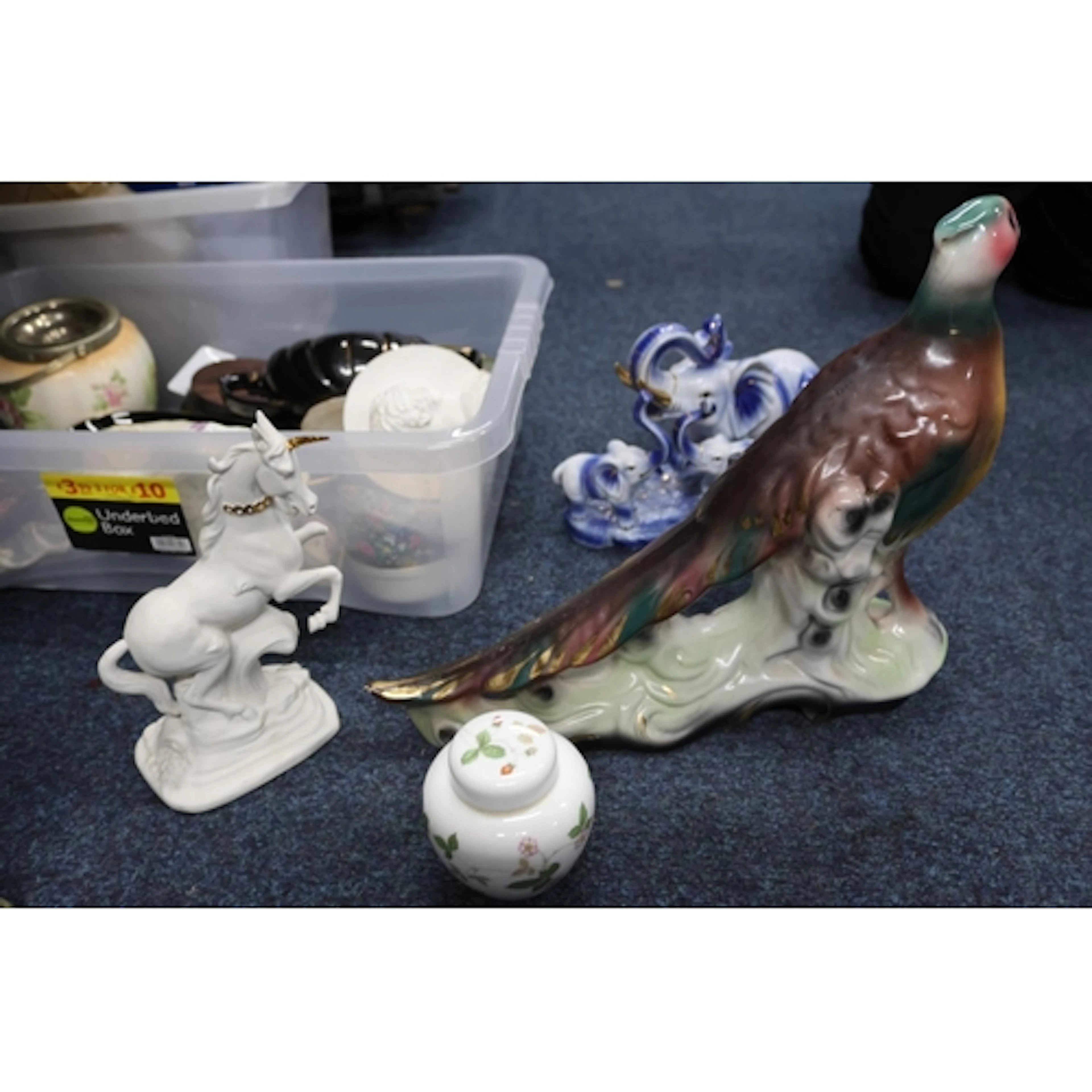 Decorative ceramics to include Wedgwood Wild Strawberry ging...