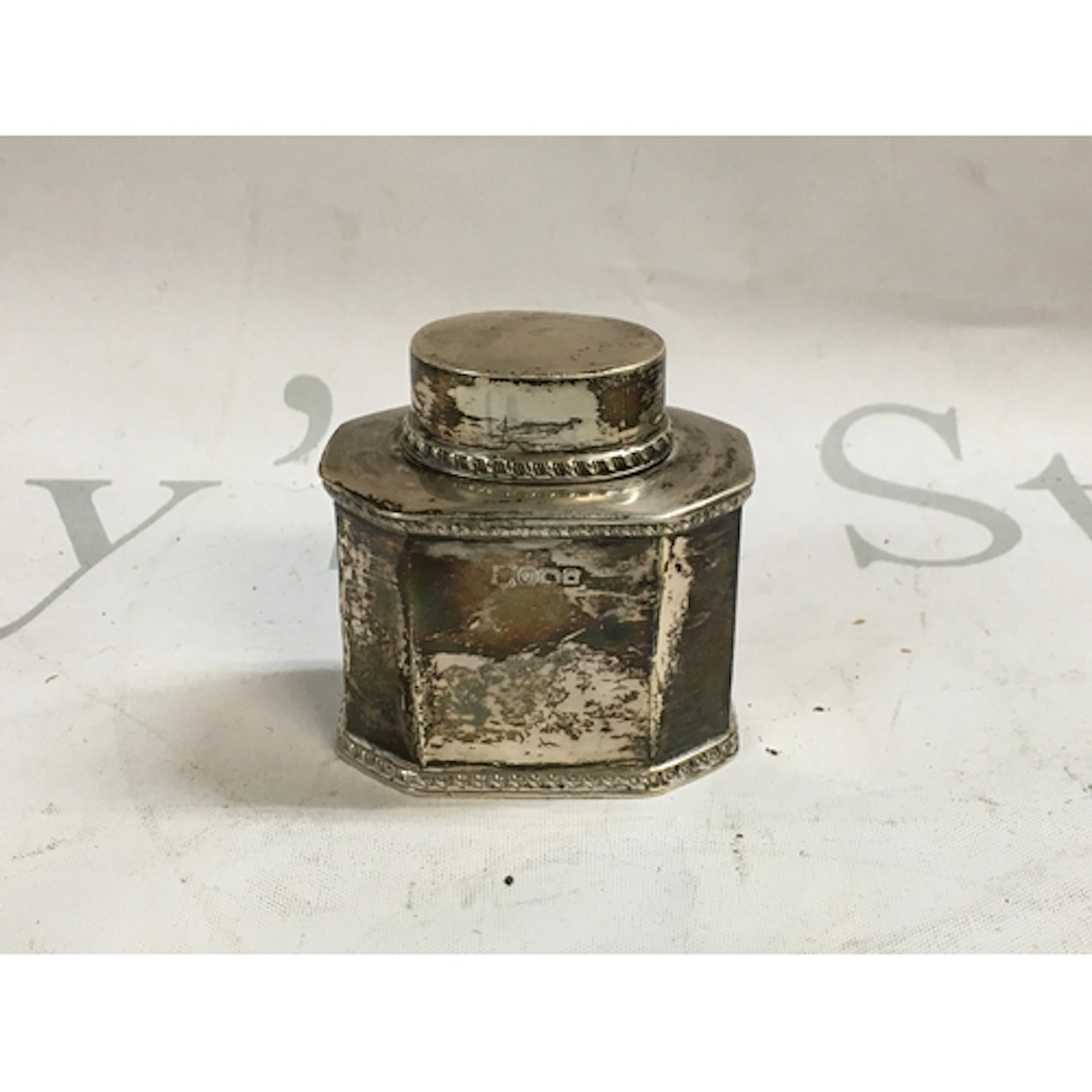 A silver hallmarked tea caddy. Total weight 82.5g.