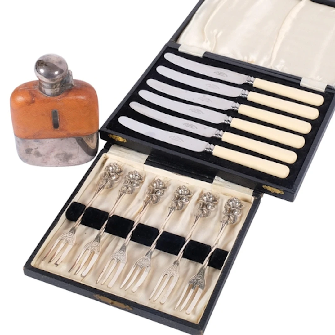 A collection of silver and plated items, including a cased s...