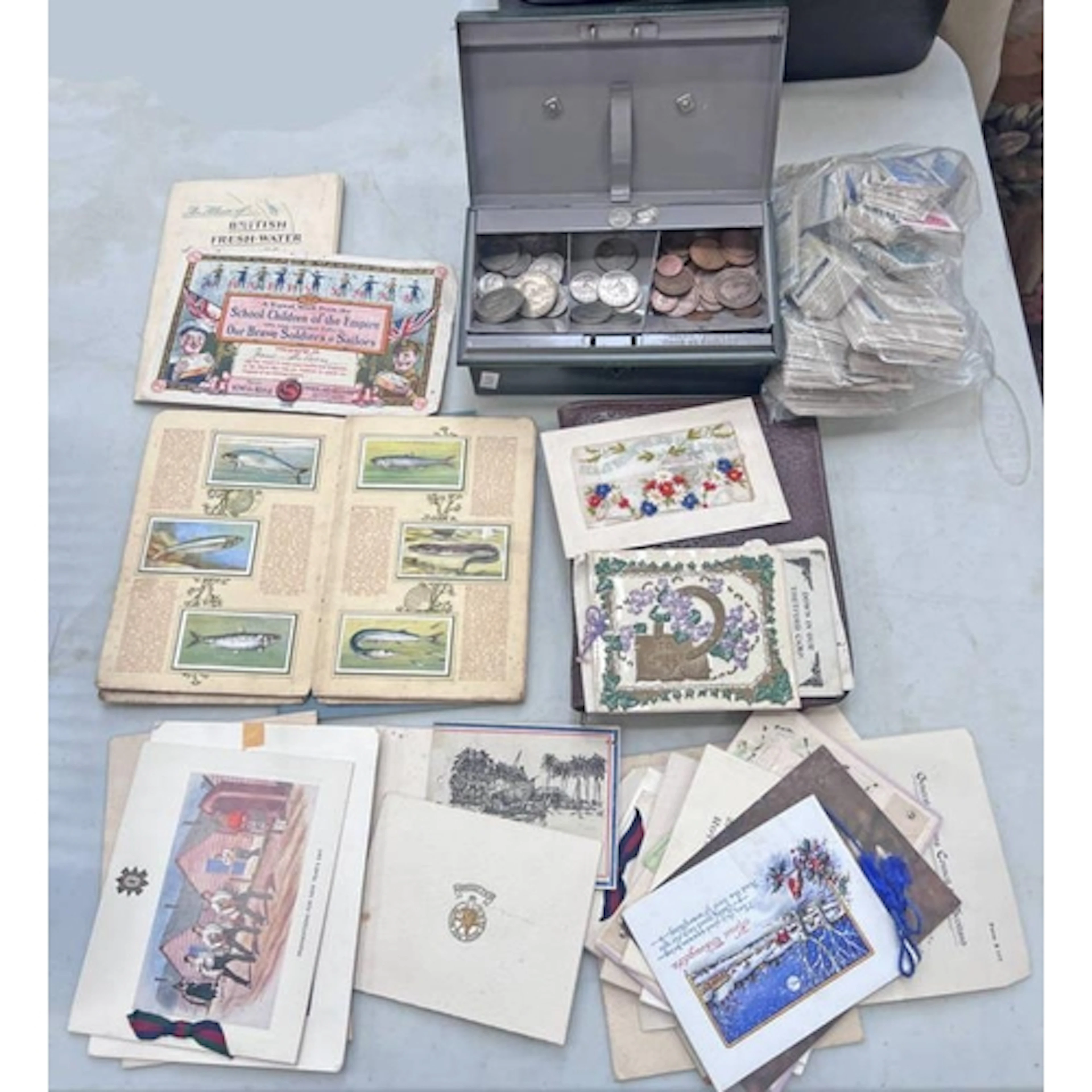 UK COINAGE TO INCLUDE A 1940 HALF CROWN, 1942 HALF CROWN, 19...