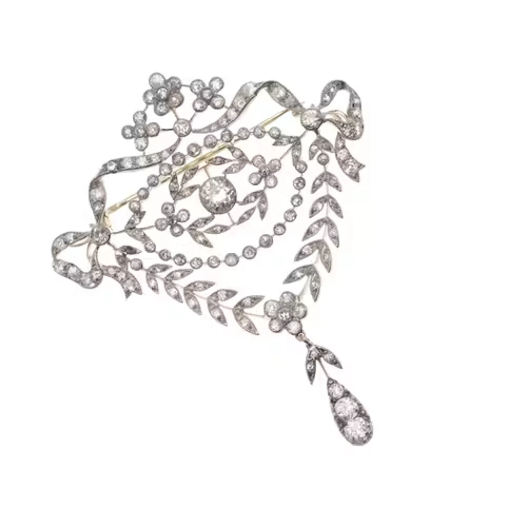A BELLE EPOQUE DIAMOND BROOCH. the openwork foliate and scro...