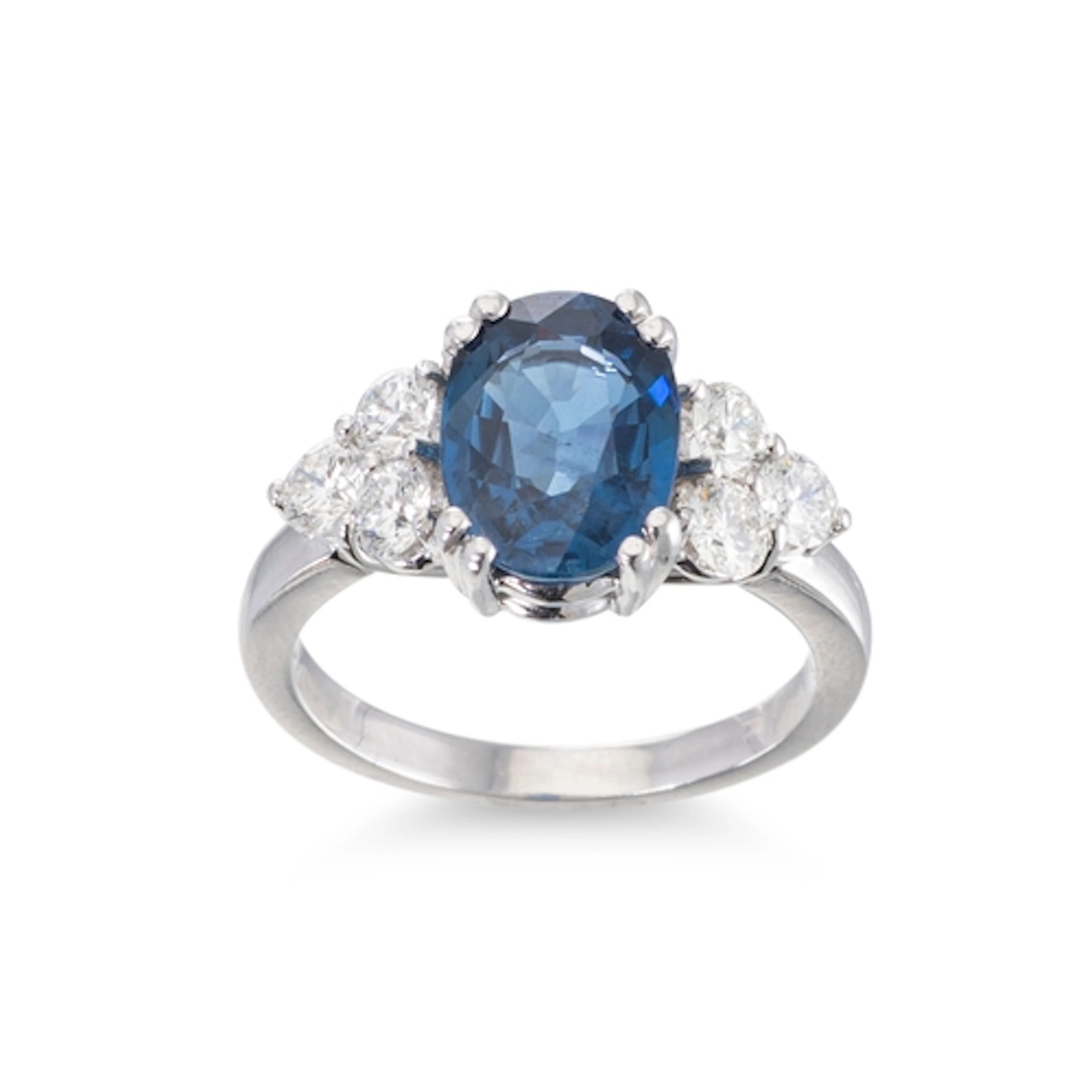 A SAPPHIRE AND DIAMOND CLUSTER RING, the oval sapphire to di...
