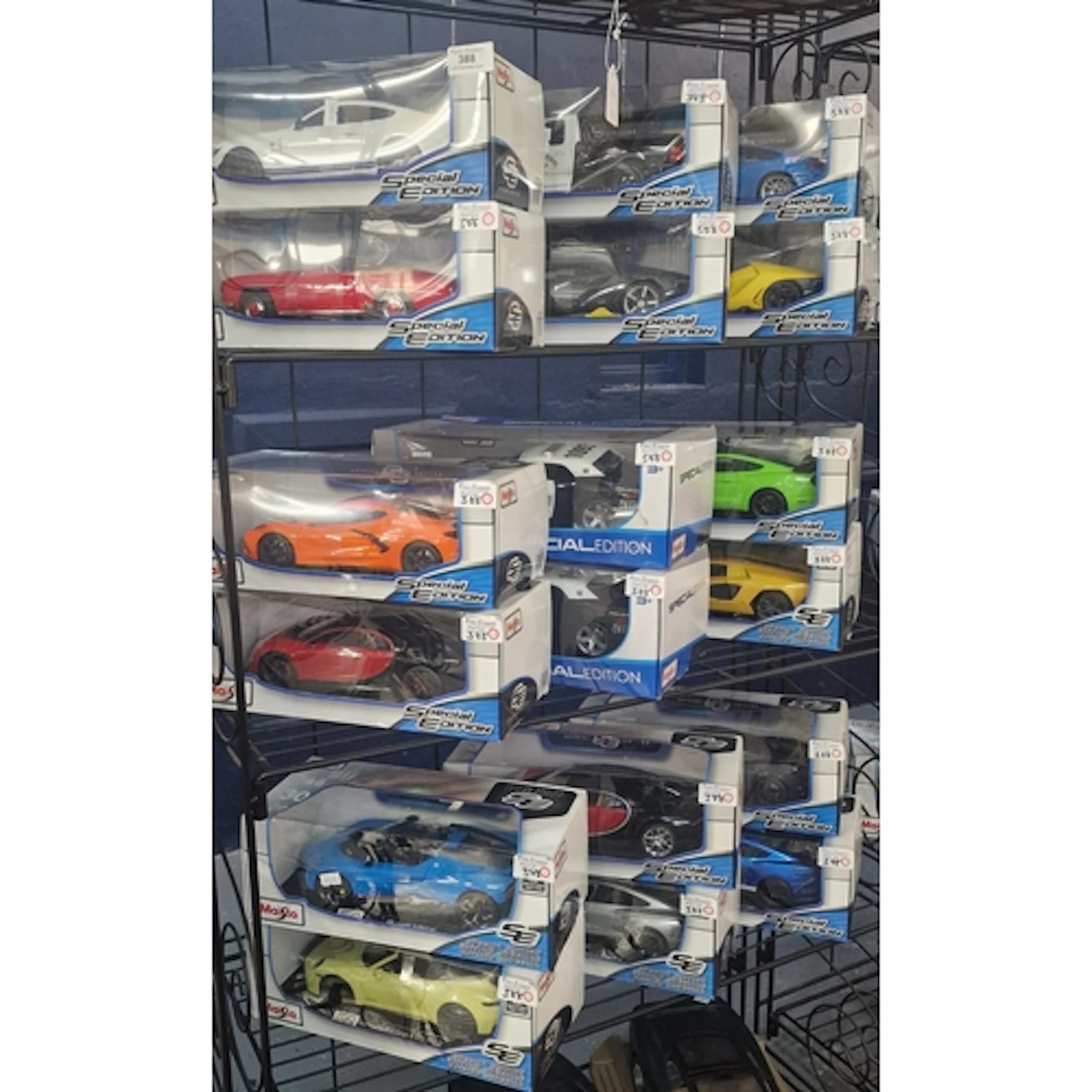 Collection of eighteen Maisto Special Edition 1:18 scale mod...