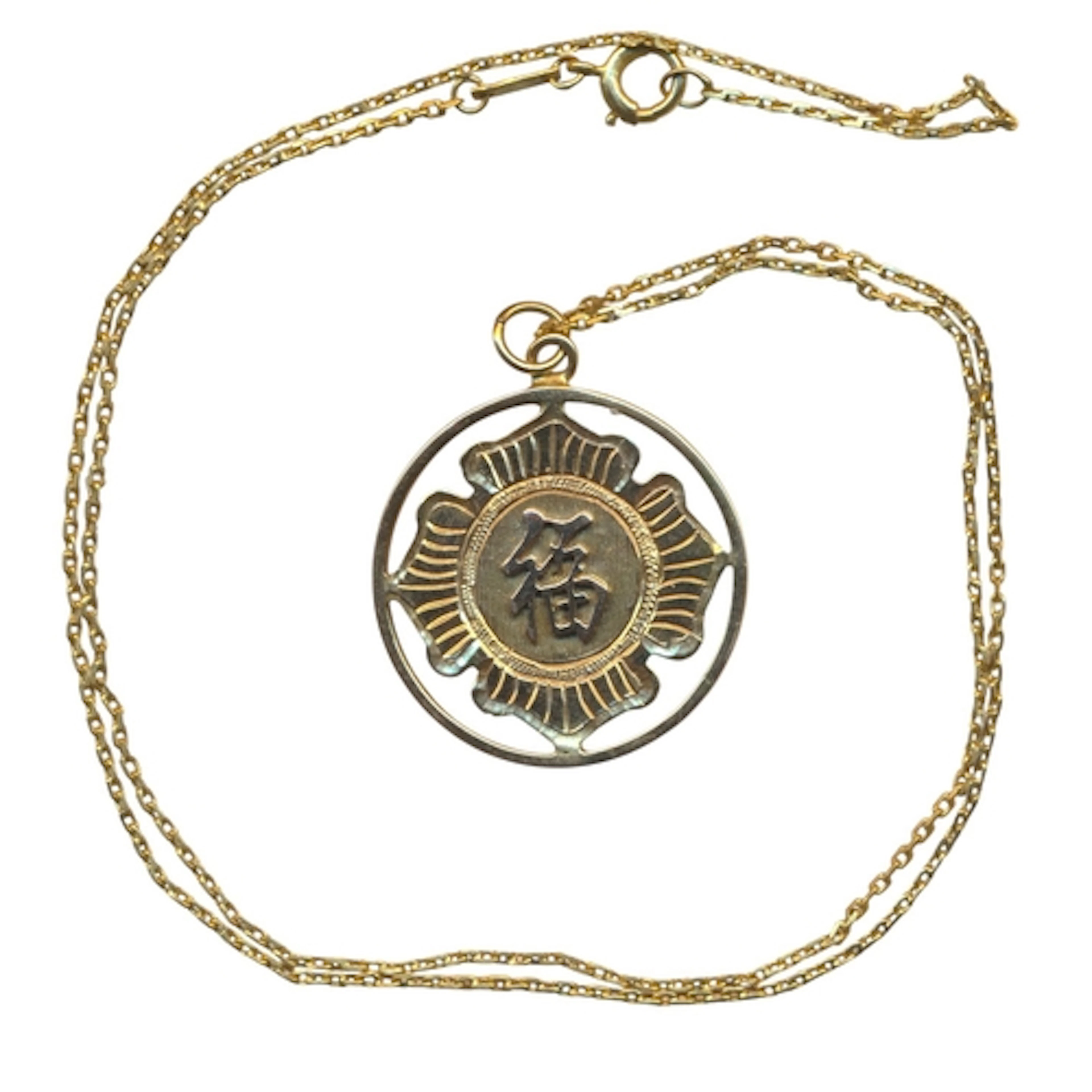 14ct pendant and chain with flower design. weight 4.84g. (Y)