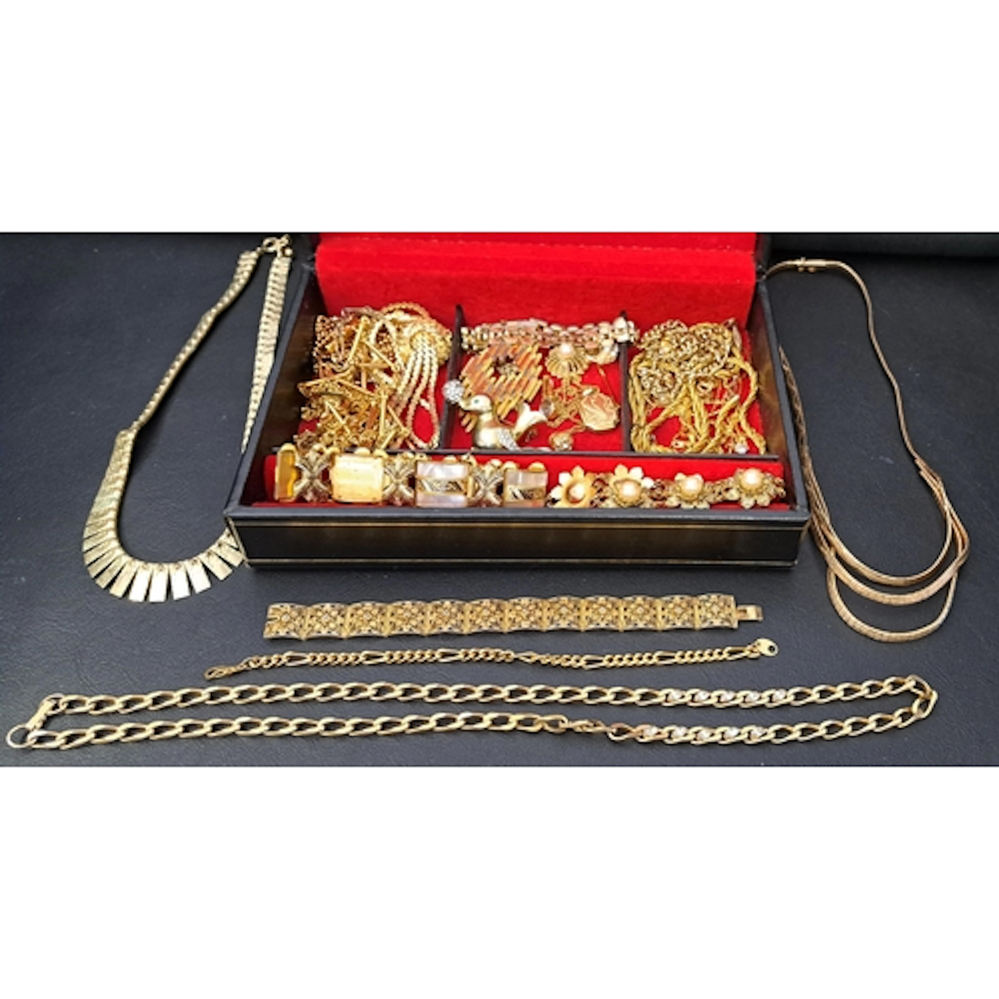 SELECTION OF ROLLED GOLD AND GILT JEWELLERY including pendan...