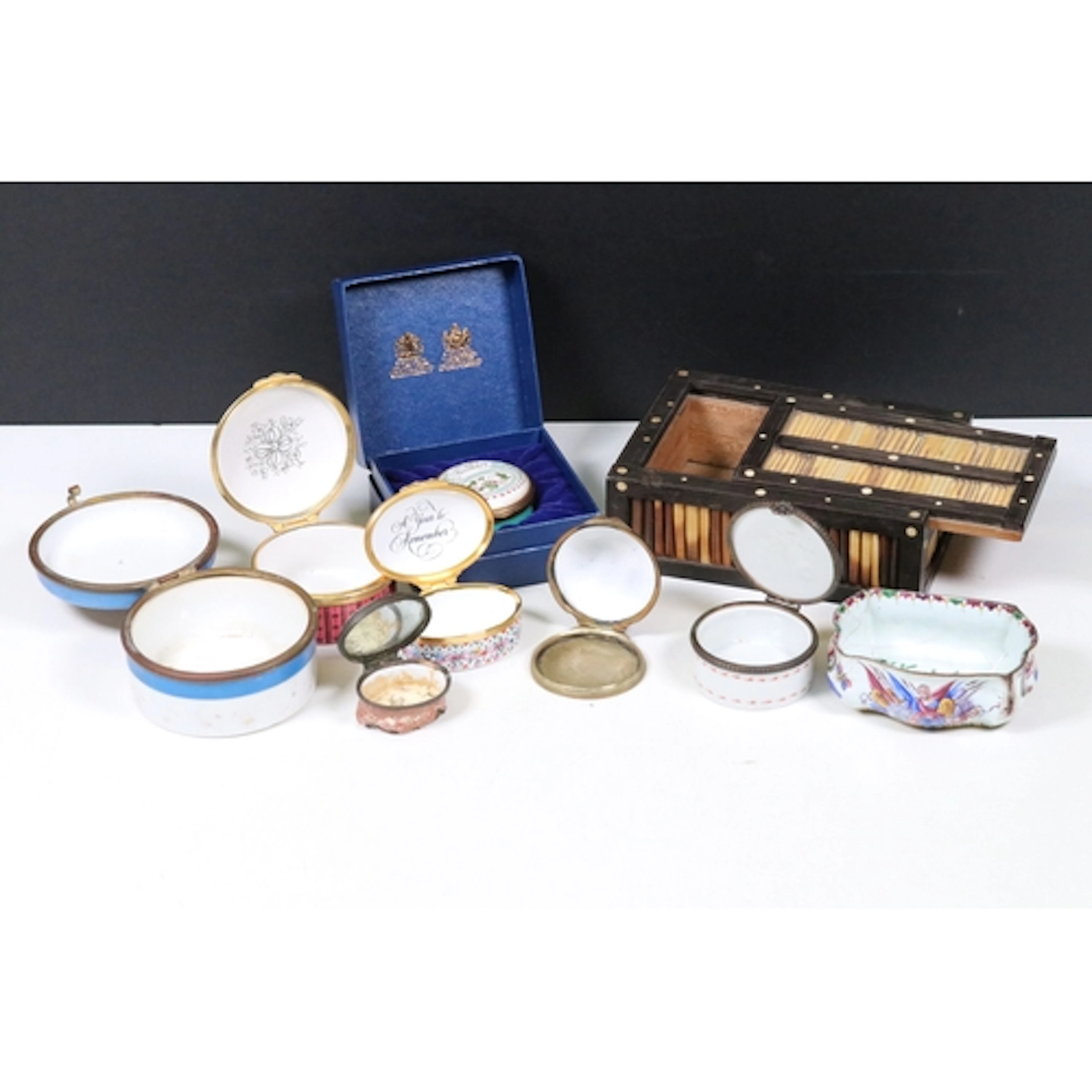 Collection of trinket boxes and dishes to include Halcyon Da...