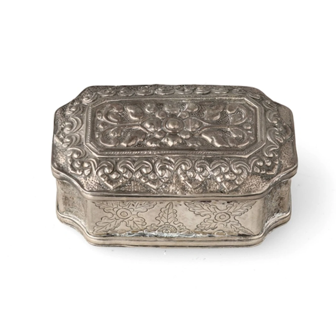 A 19TH C BALINESE SILVER BETEL BOX 100gms.