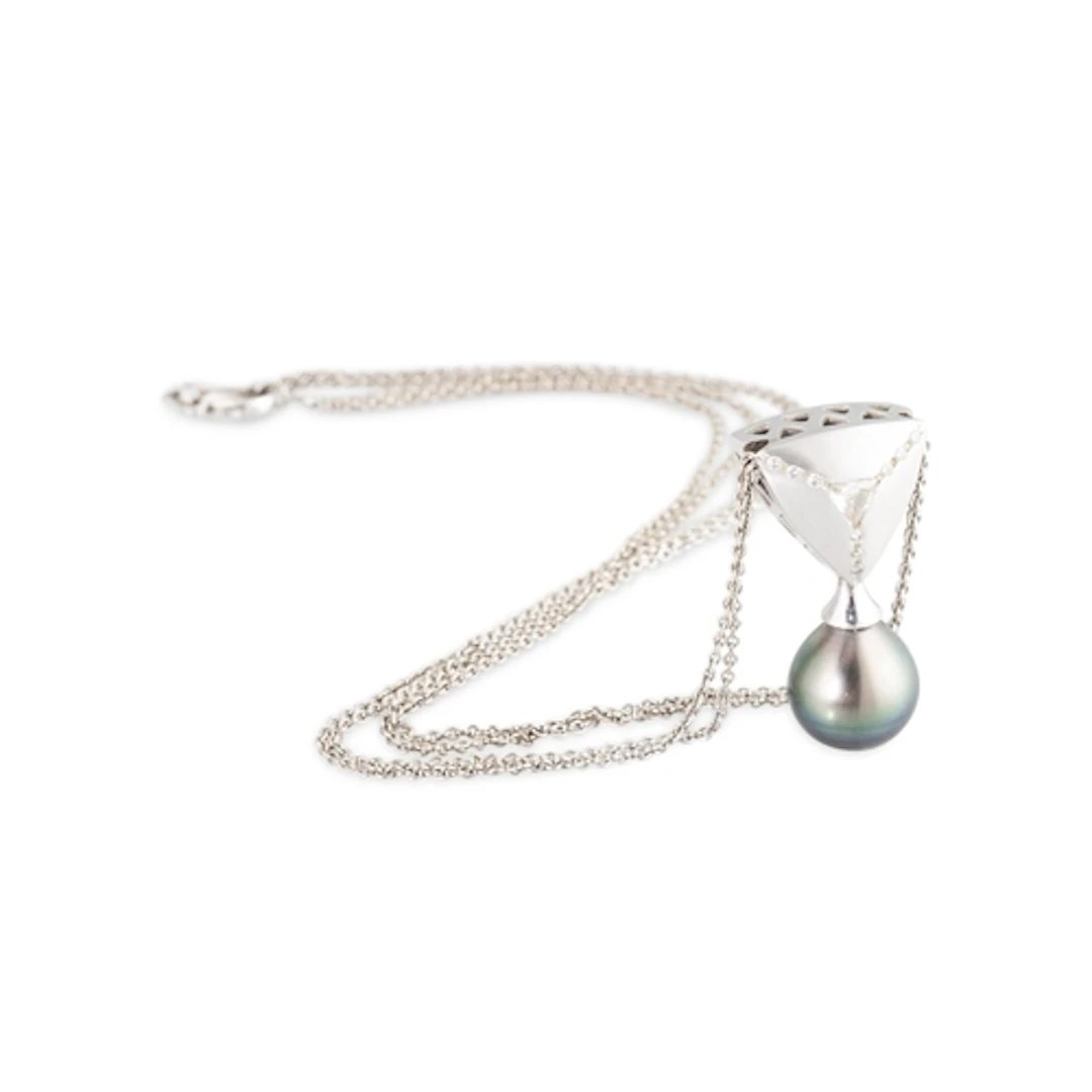 AN 18CT WHITE GOLD DIAMOND SET CULTURED PEARL PENDANT, with ...