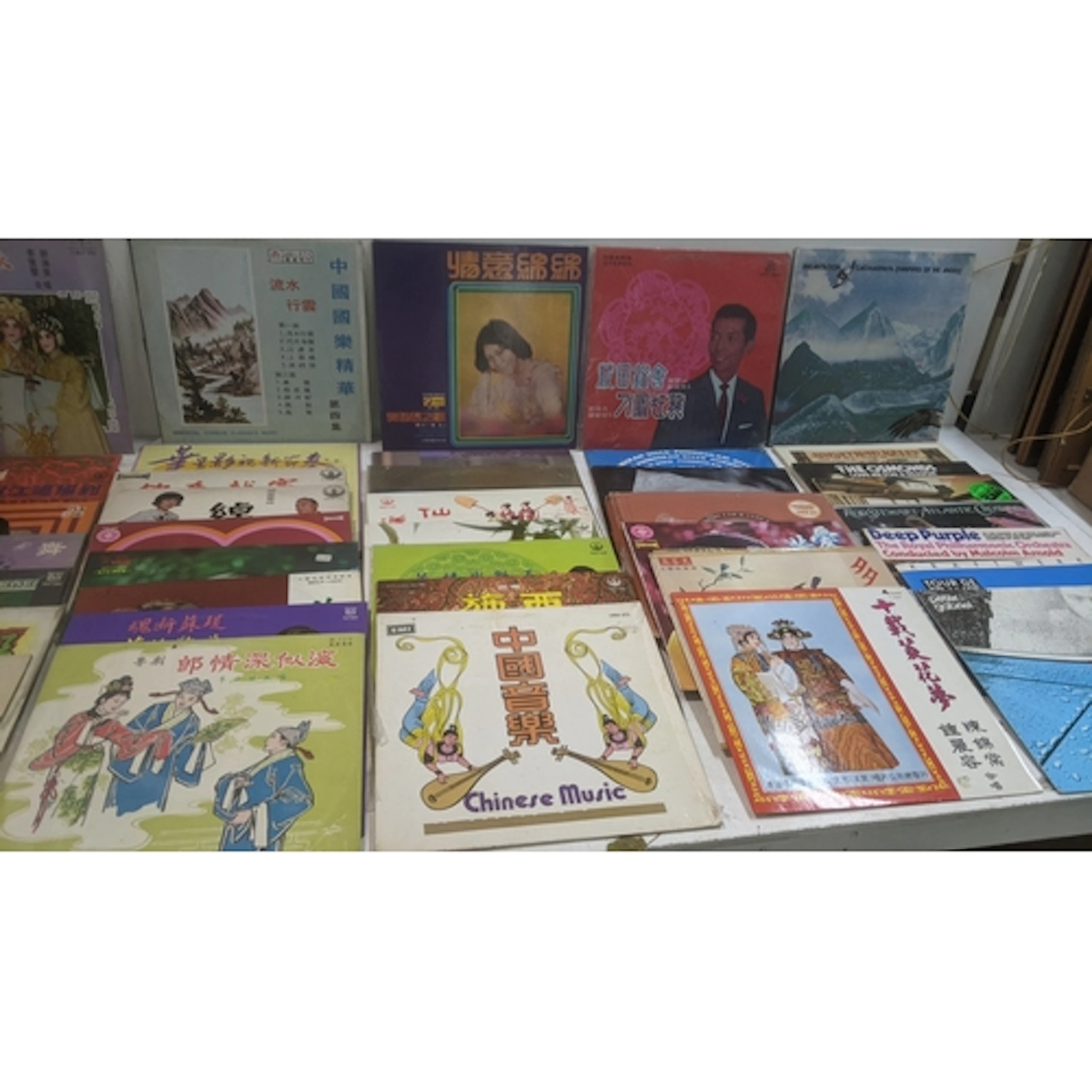 A collection of easy listening, folk and pop LP's to include...