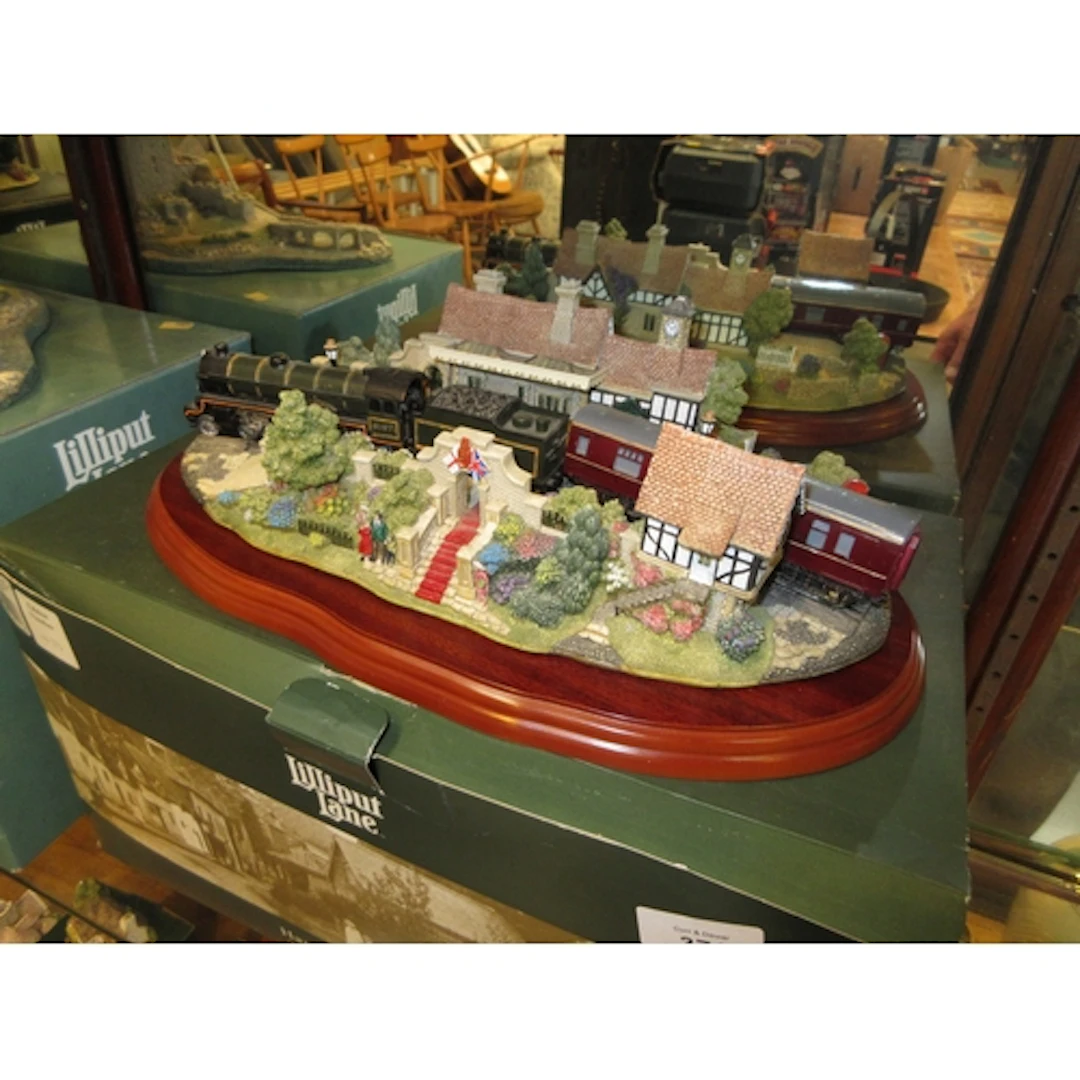 Lilliput Lane The Royal Train at Sandringham L2517, with Box...