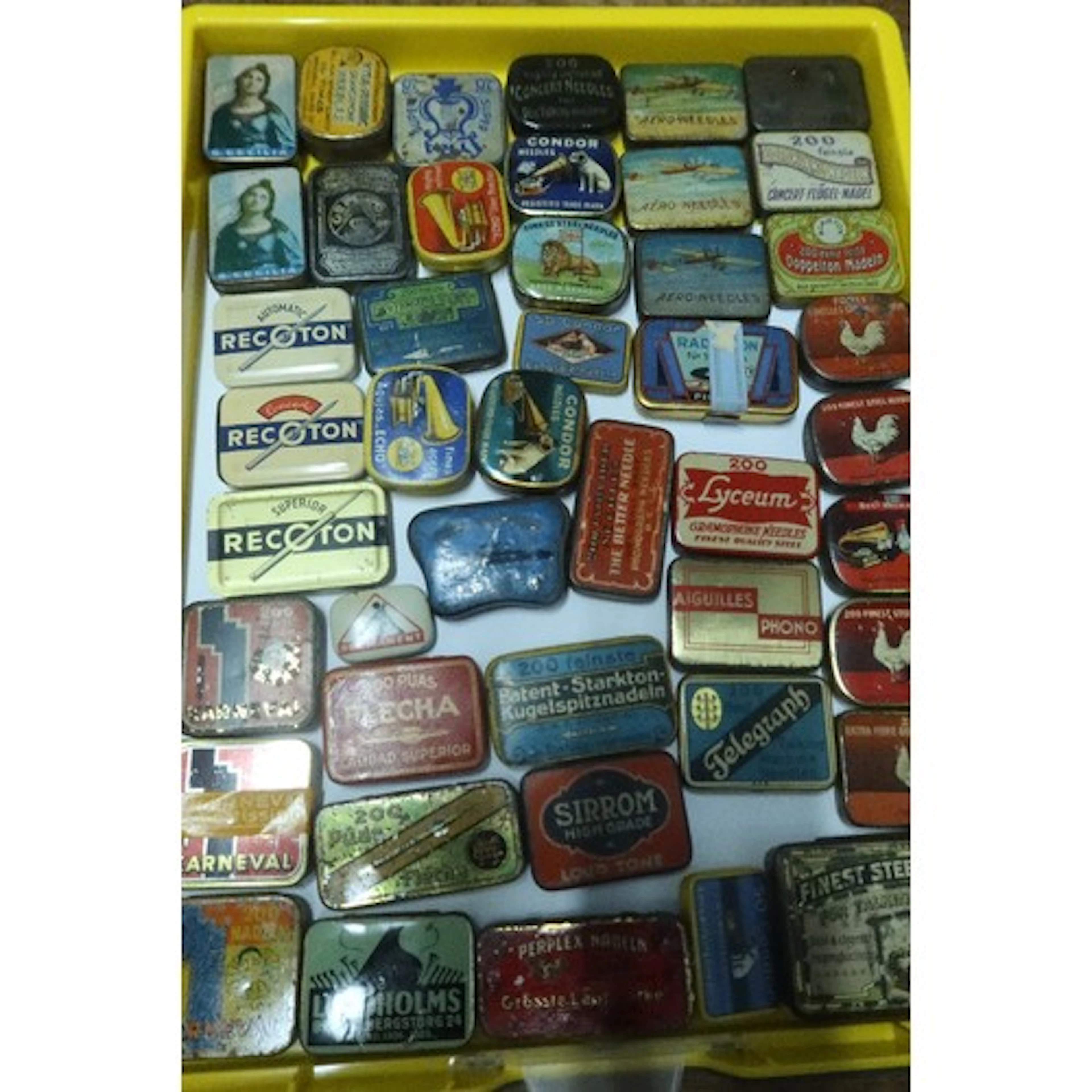 A tray of vintage gramphone needle tins