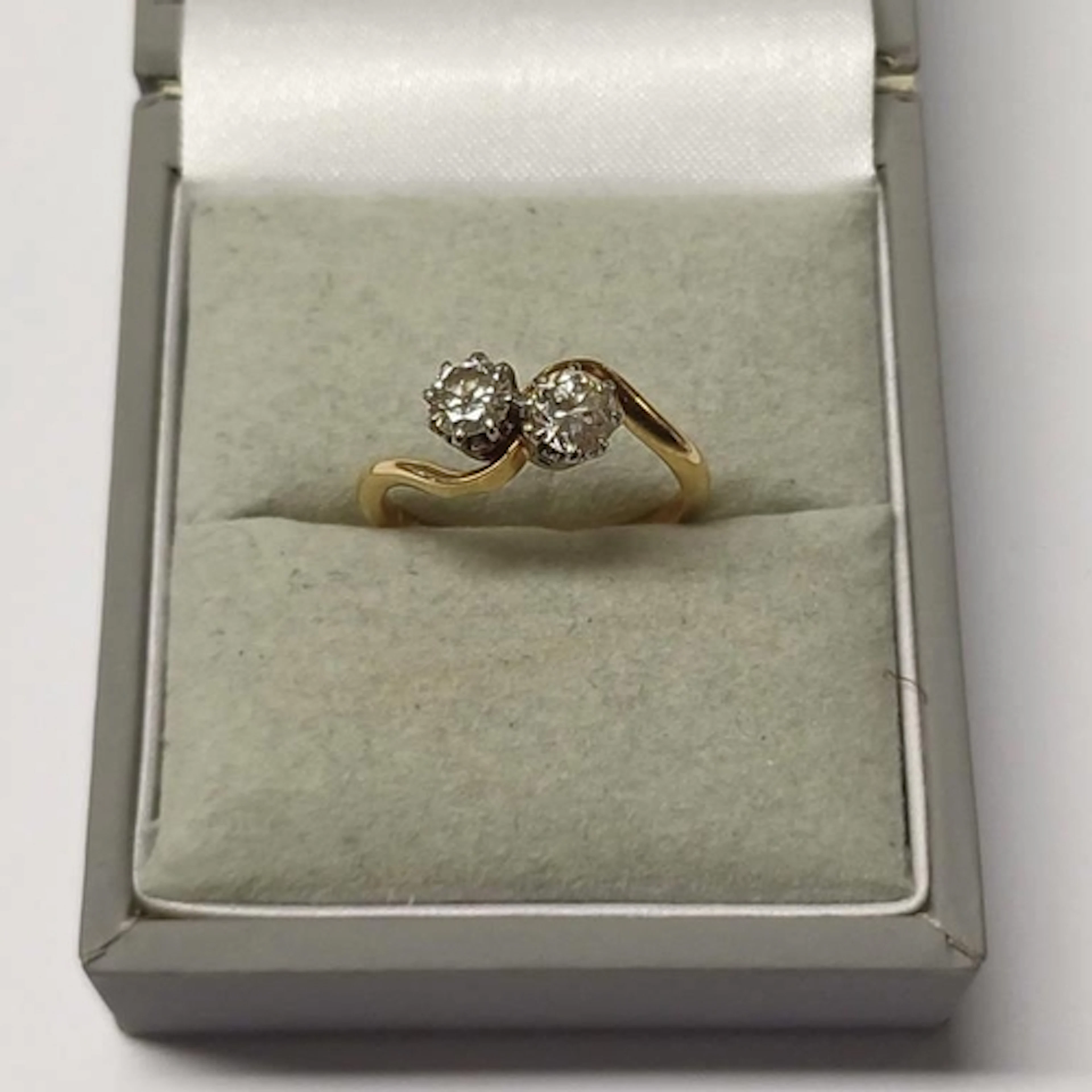 GOLD 2-STONE DIAMOND TWIST RING, THE DIAMONDS APPROX 0.6 CAR...