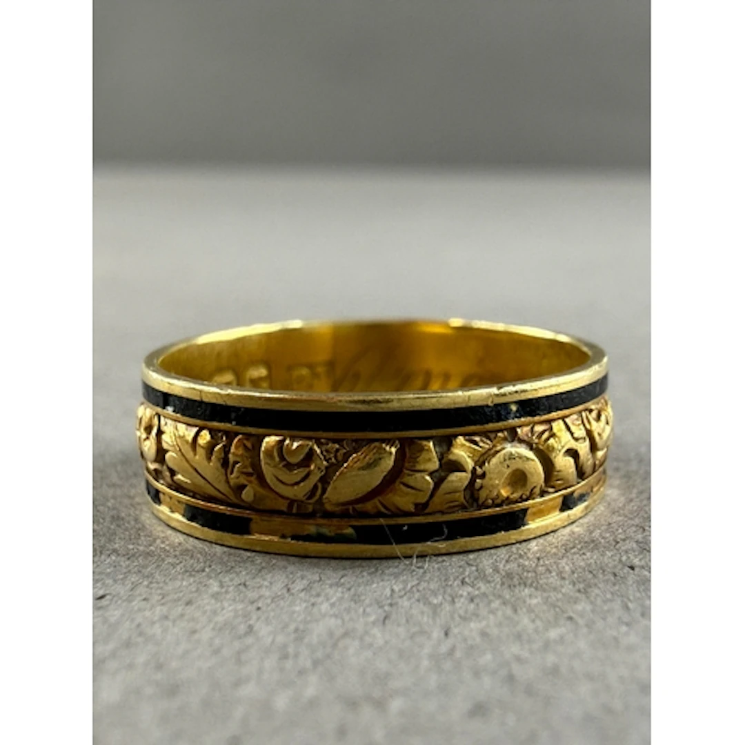 Jewellery: an 18ct yellow gold mourning ring, London 1824, a...