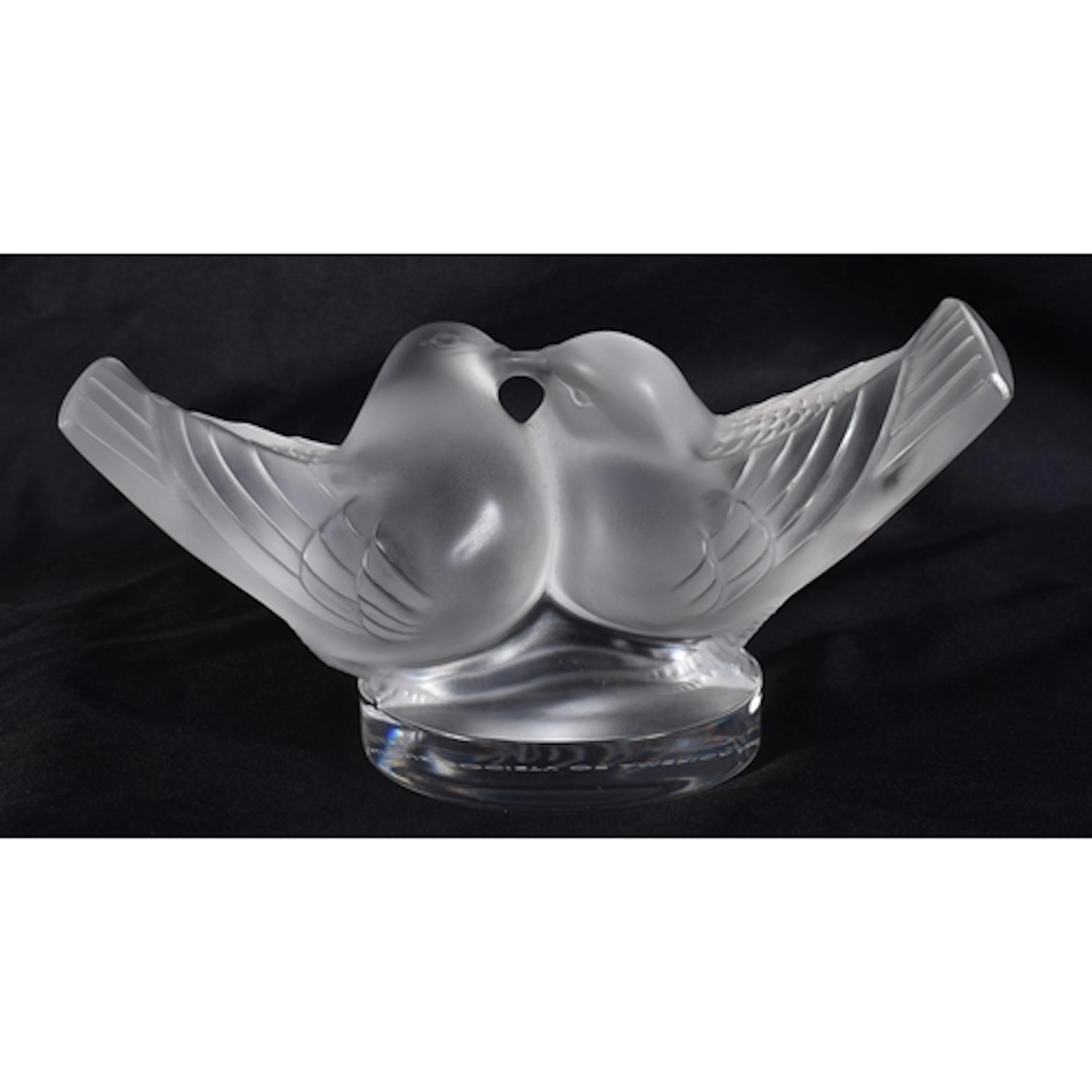A LALIQUE GLASS KISSING BIRD SCULPTURE. 14.5 cm wide.