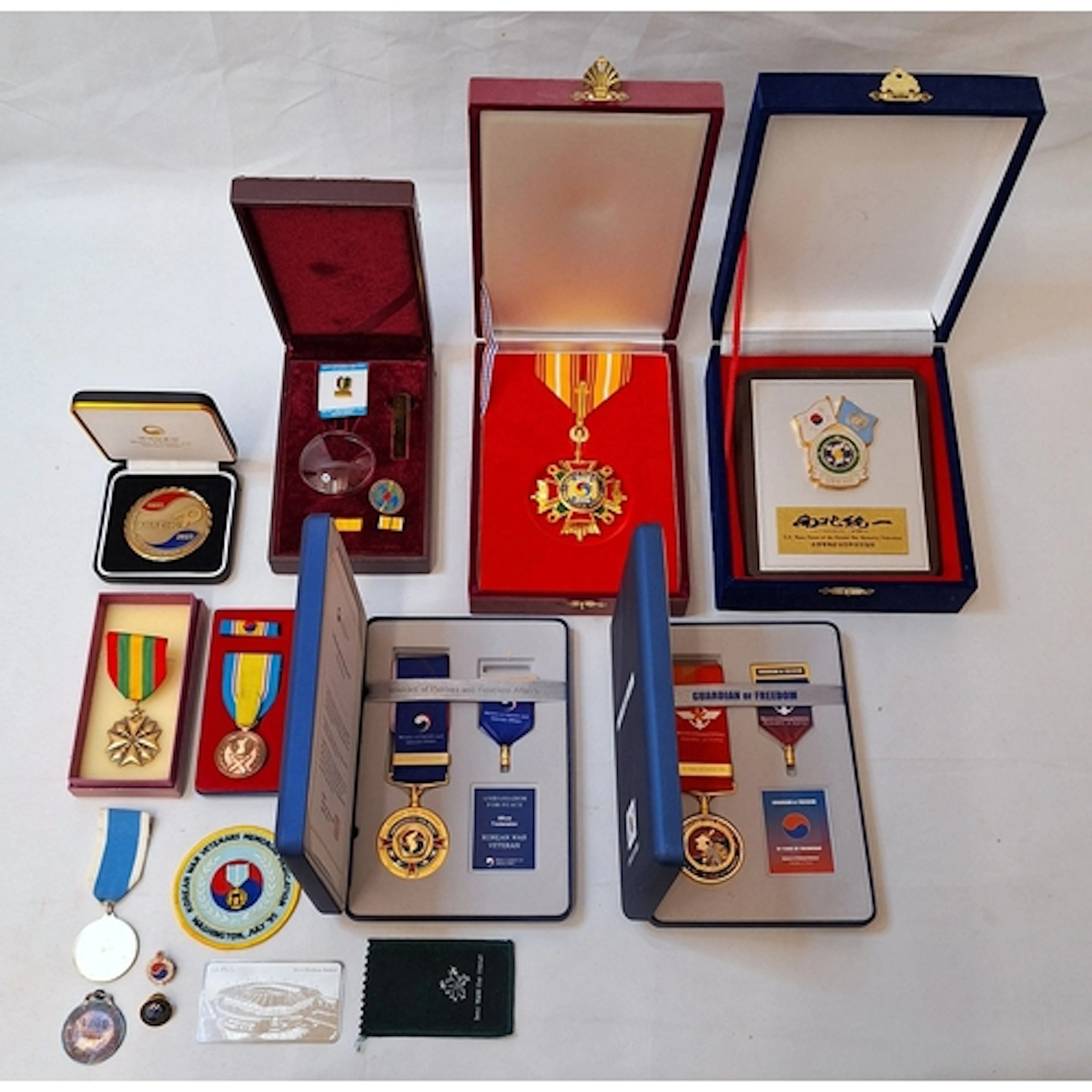 Korean War Memorabilia, medals etc. incl. Guardian Freedom a...