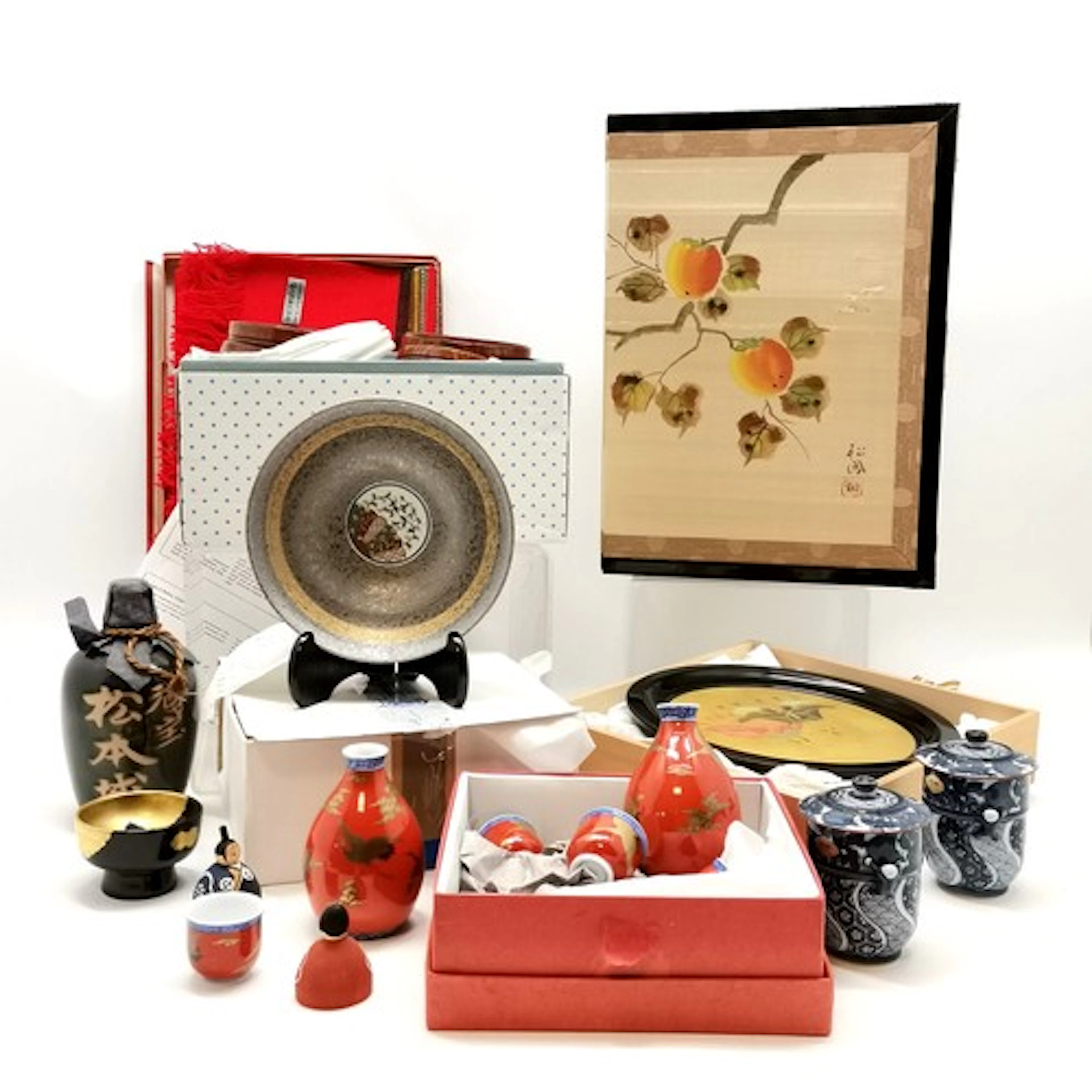 Qty of Oriental Japanese items inc sake flasks and cups, tab...