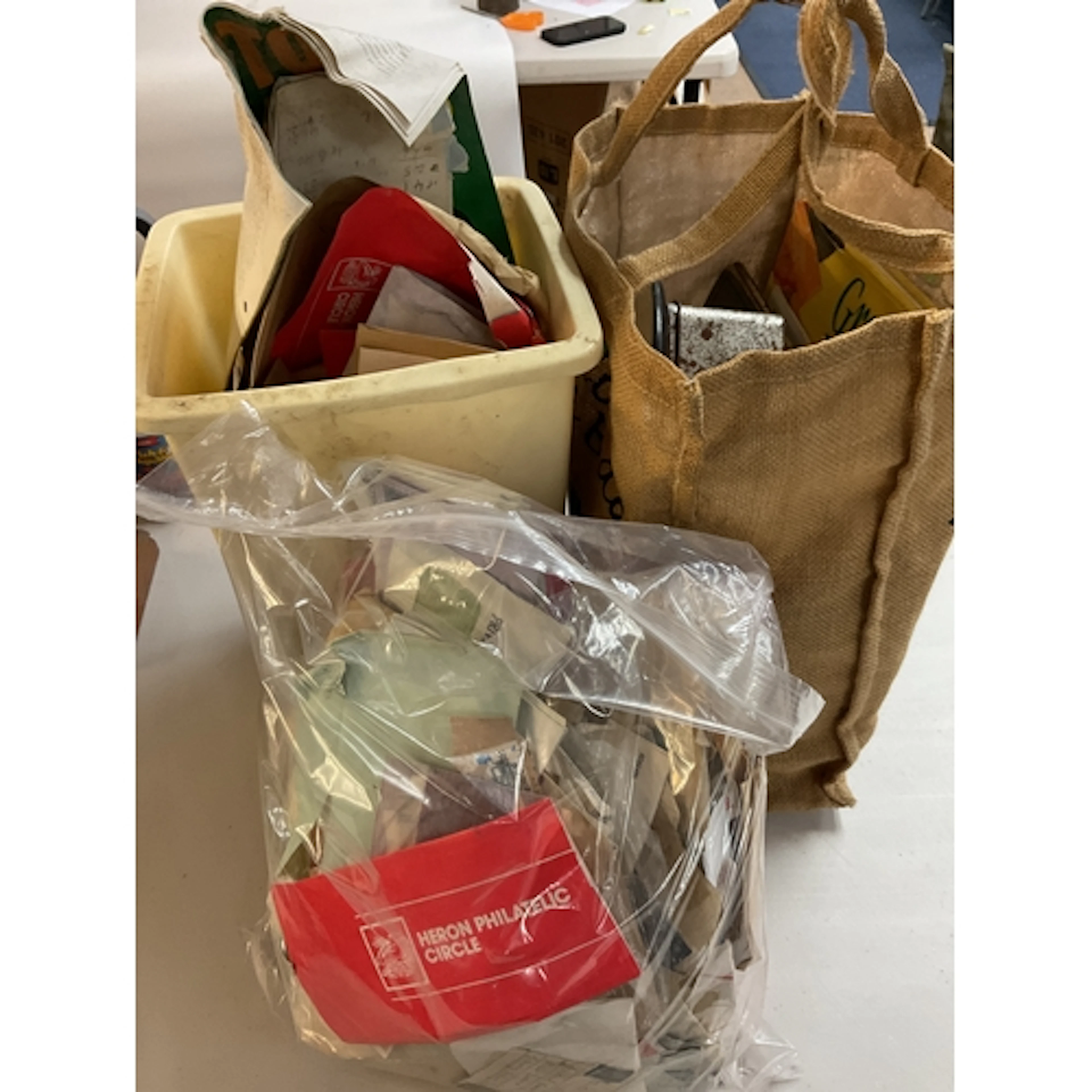 Sack of stamps, albums and kiloware.