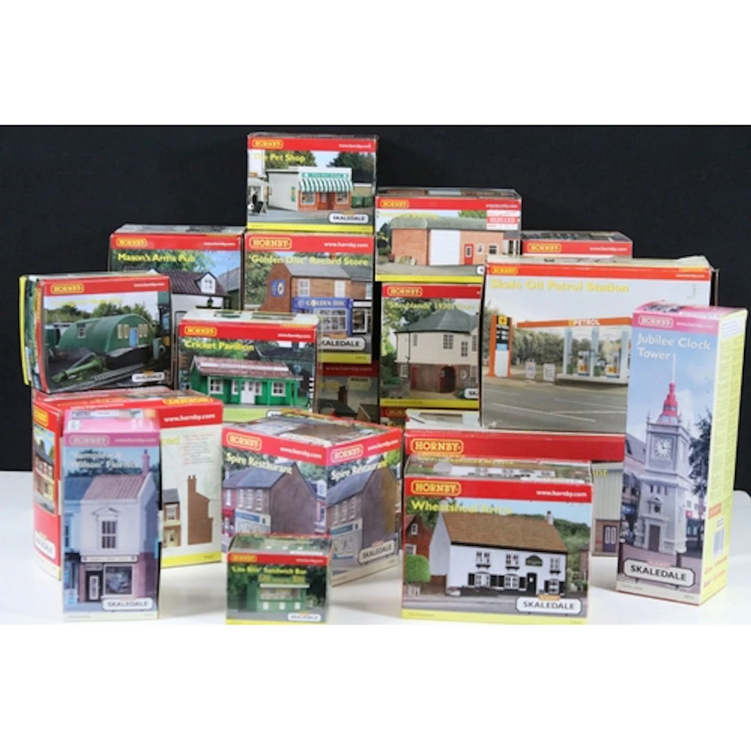 22 Boxed Hornby Skaledale OO gauge trackside buildings to in...