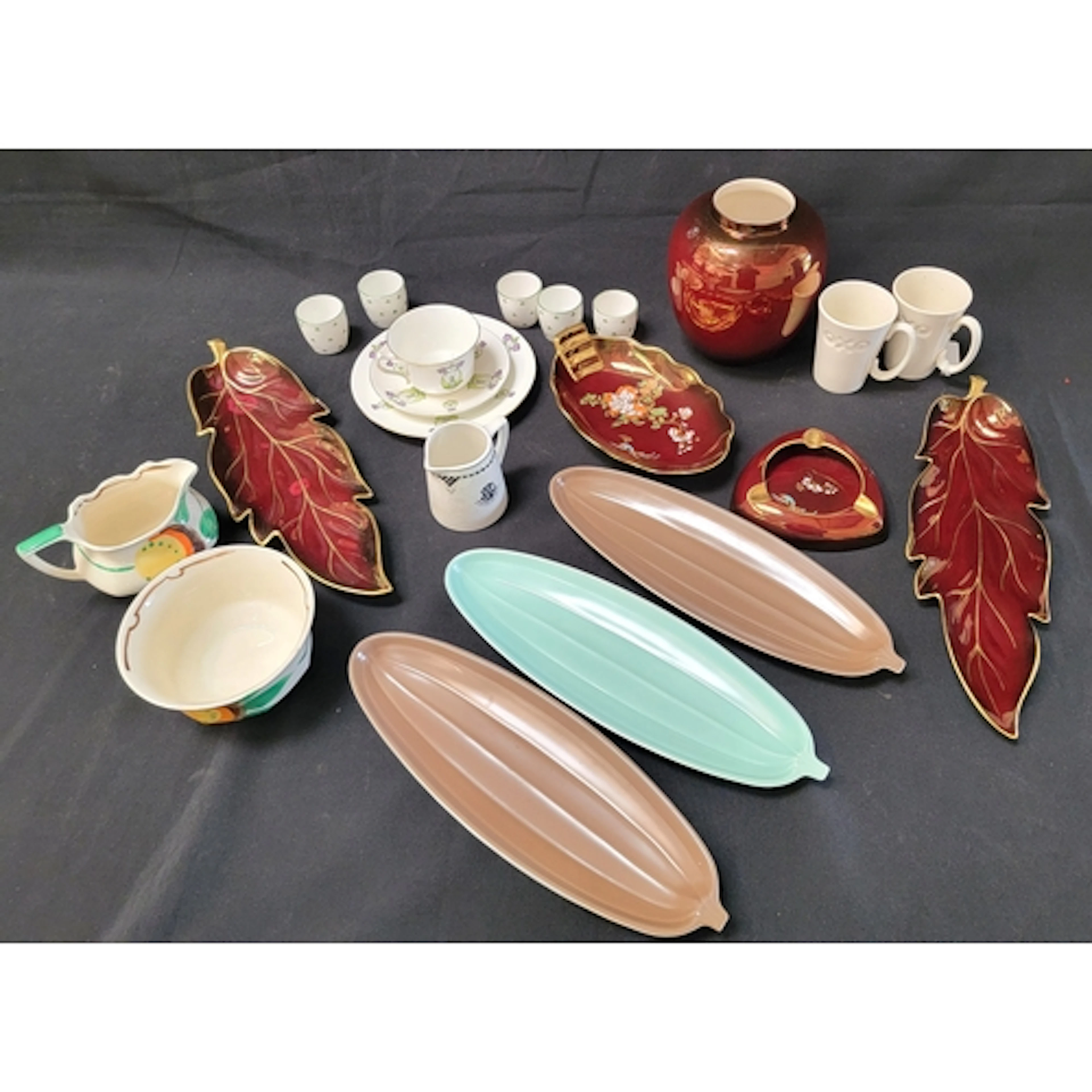 SELECTION OF DECORATIVE CERAMICS including six pieces of Rou...