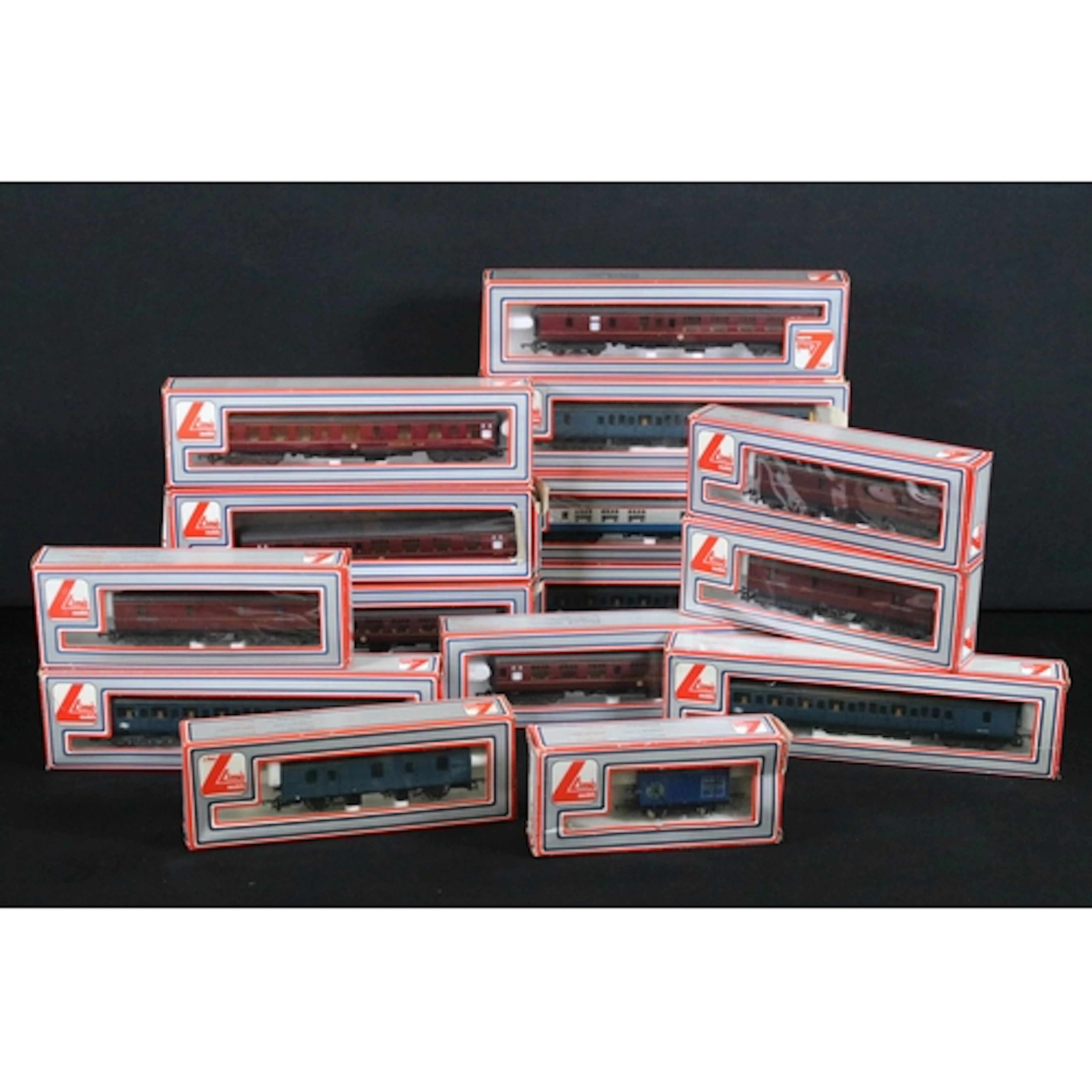 15 Boxed Lima OO gauge items of rolling stock to include coa...