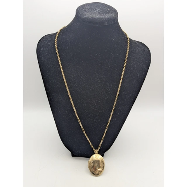 A 9ct yellow gold 22" baby belcher chain, with a floral engr...