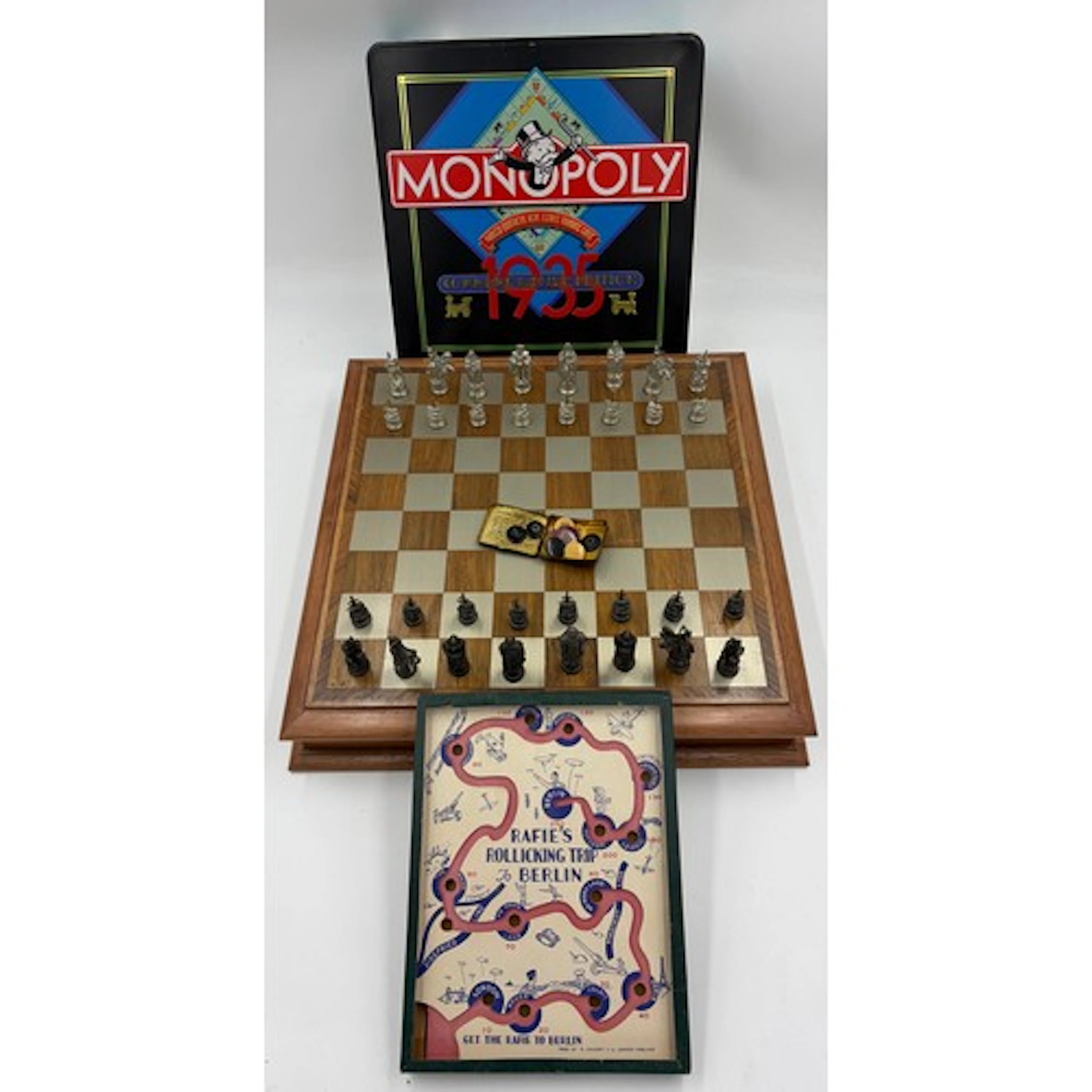 A collection of games to include Monopoly 1935 Commemorative...