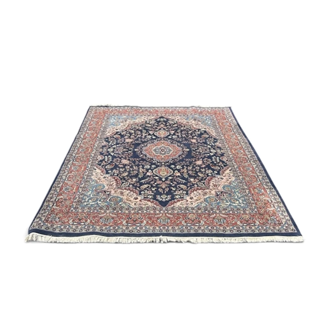 A PERSIAN CARPET 264 x 185 cm.