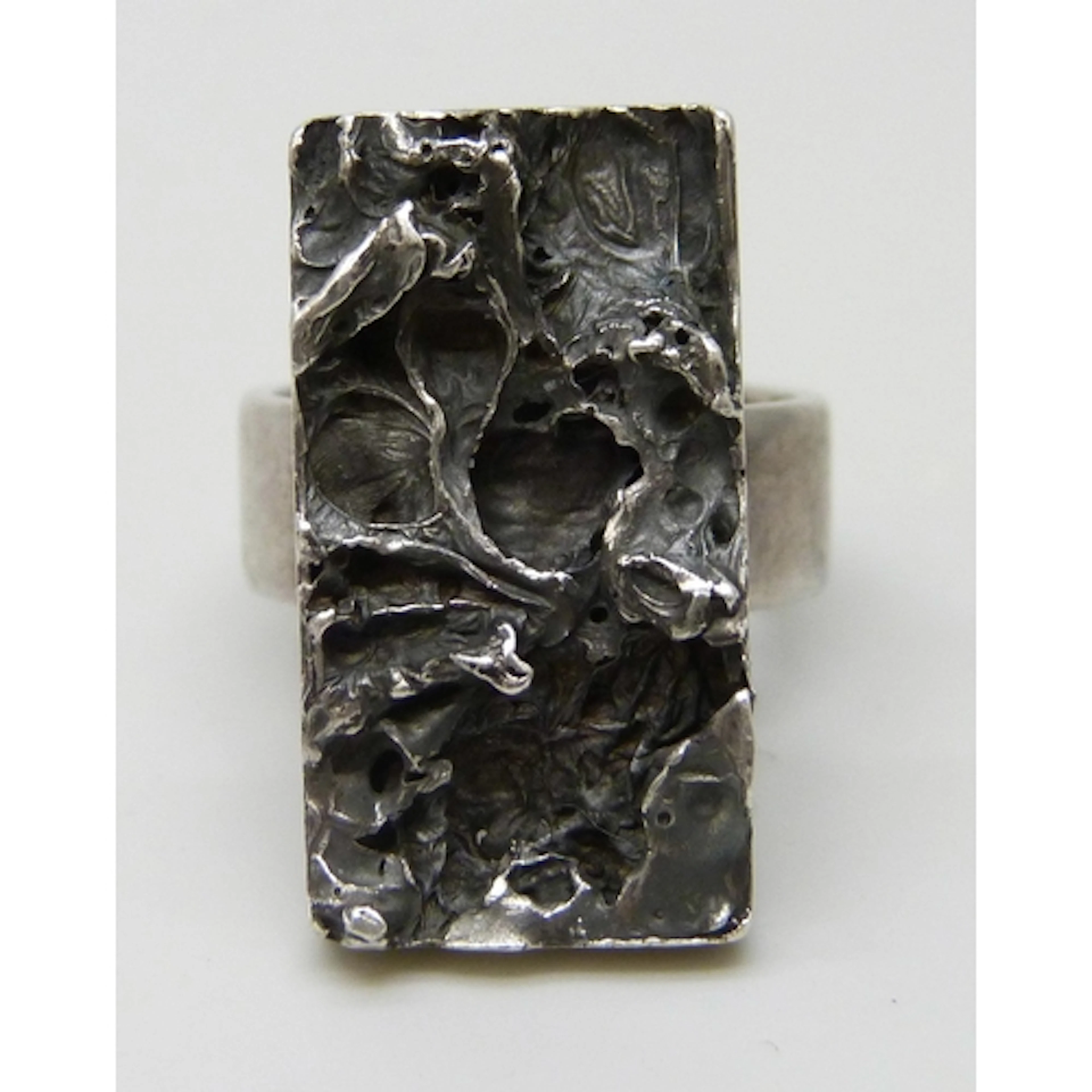 A .830 silver Scandinavian Brutalist ring, 2.5cm, O