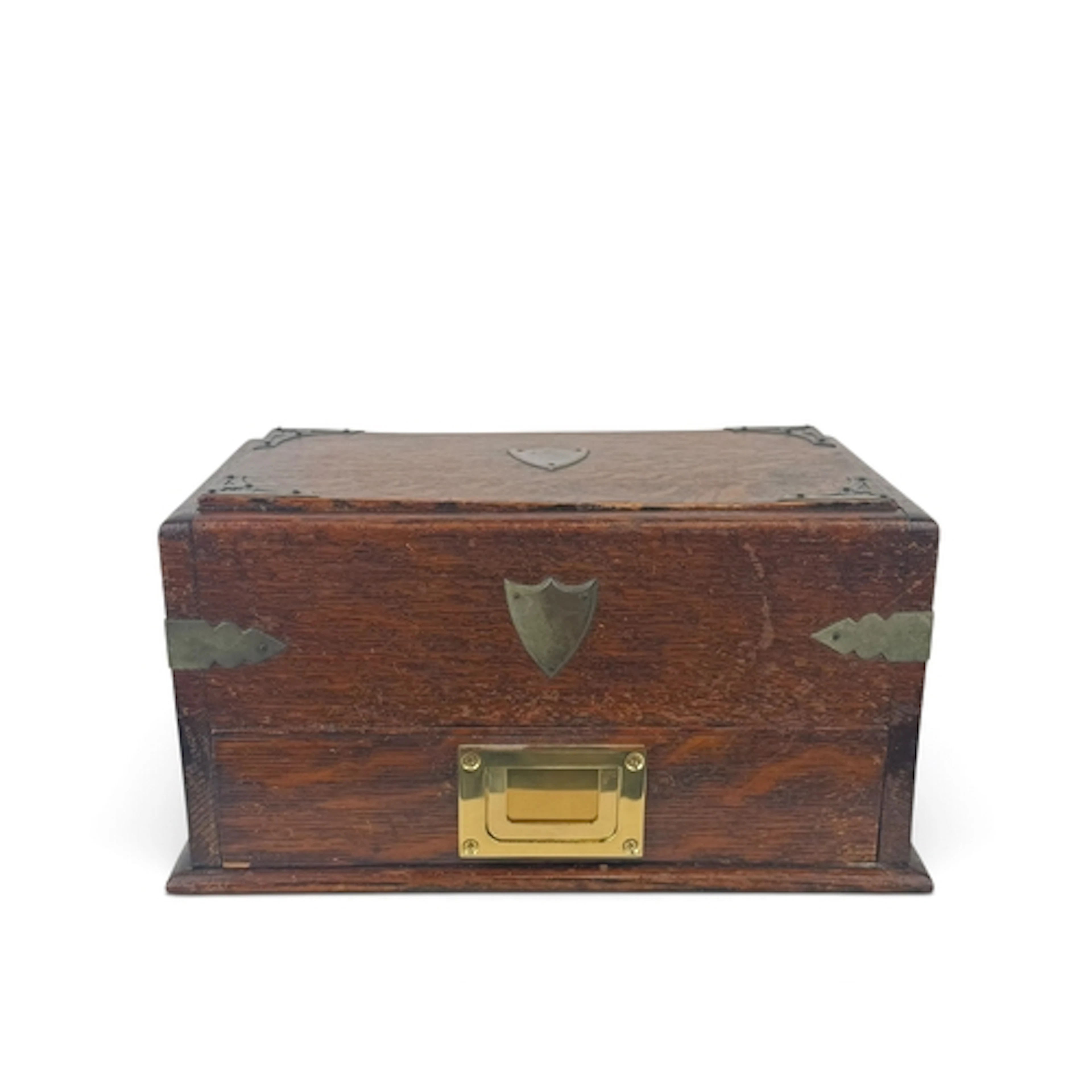 A VICTORIAN OAK AND BRASS MOUNTED SMOKERS BOX